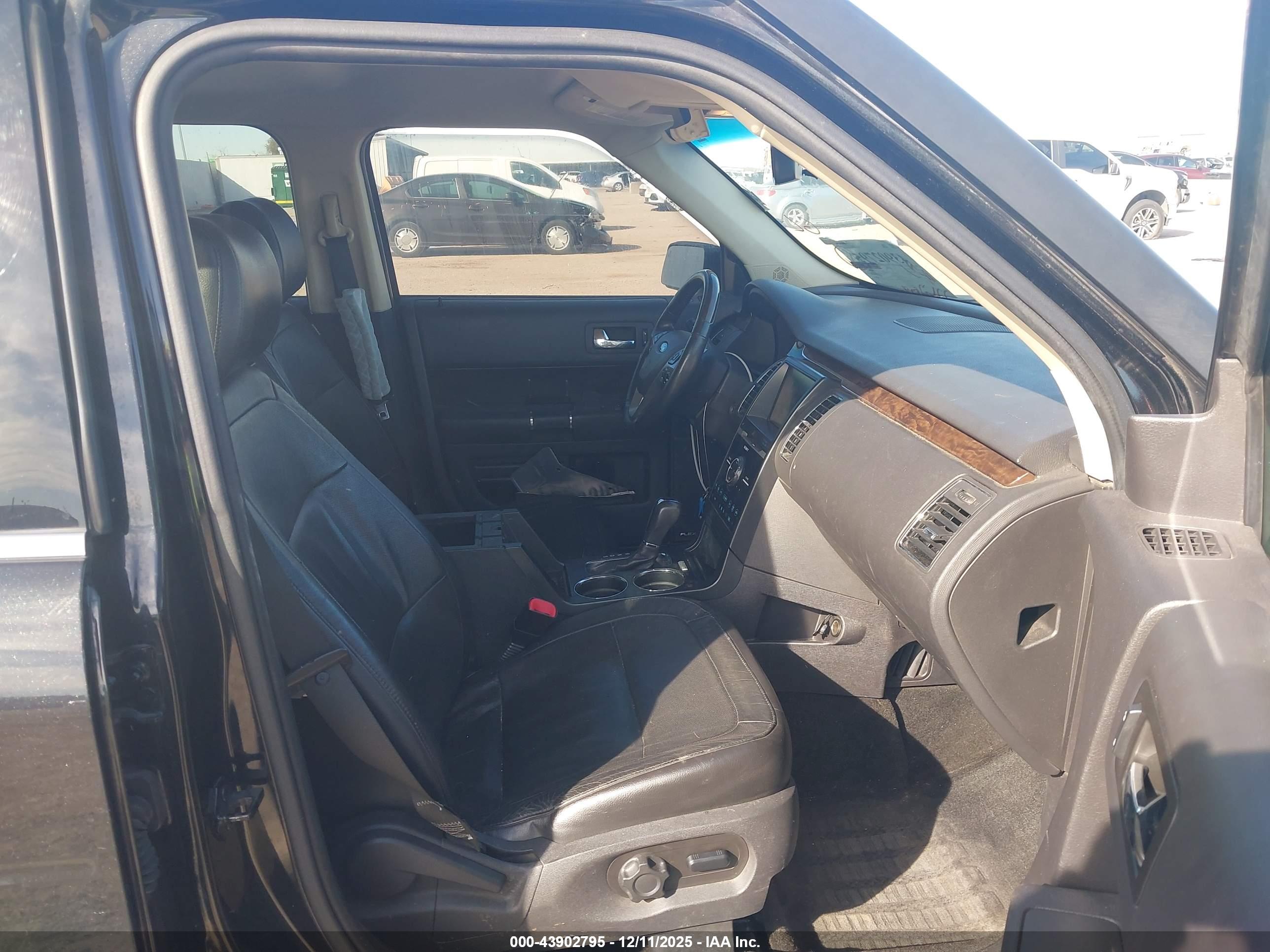 FORD FLEX image 5