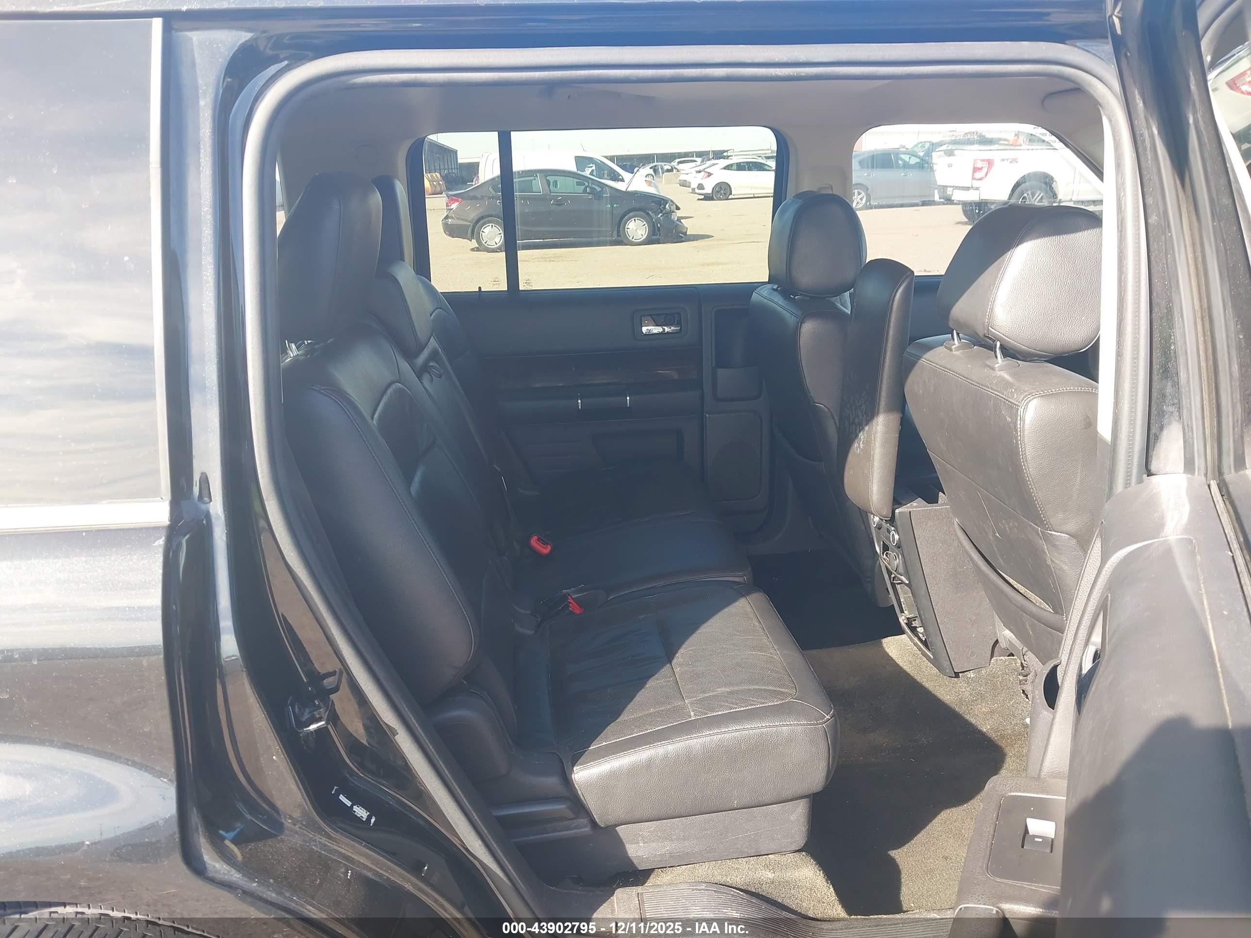 FORD FLEX image 8