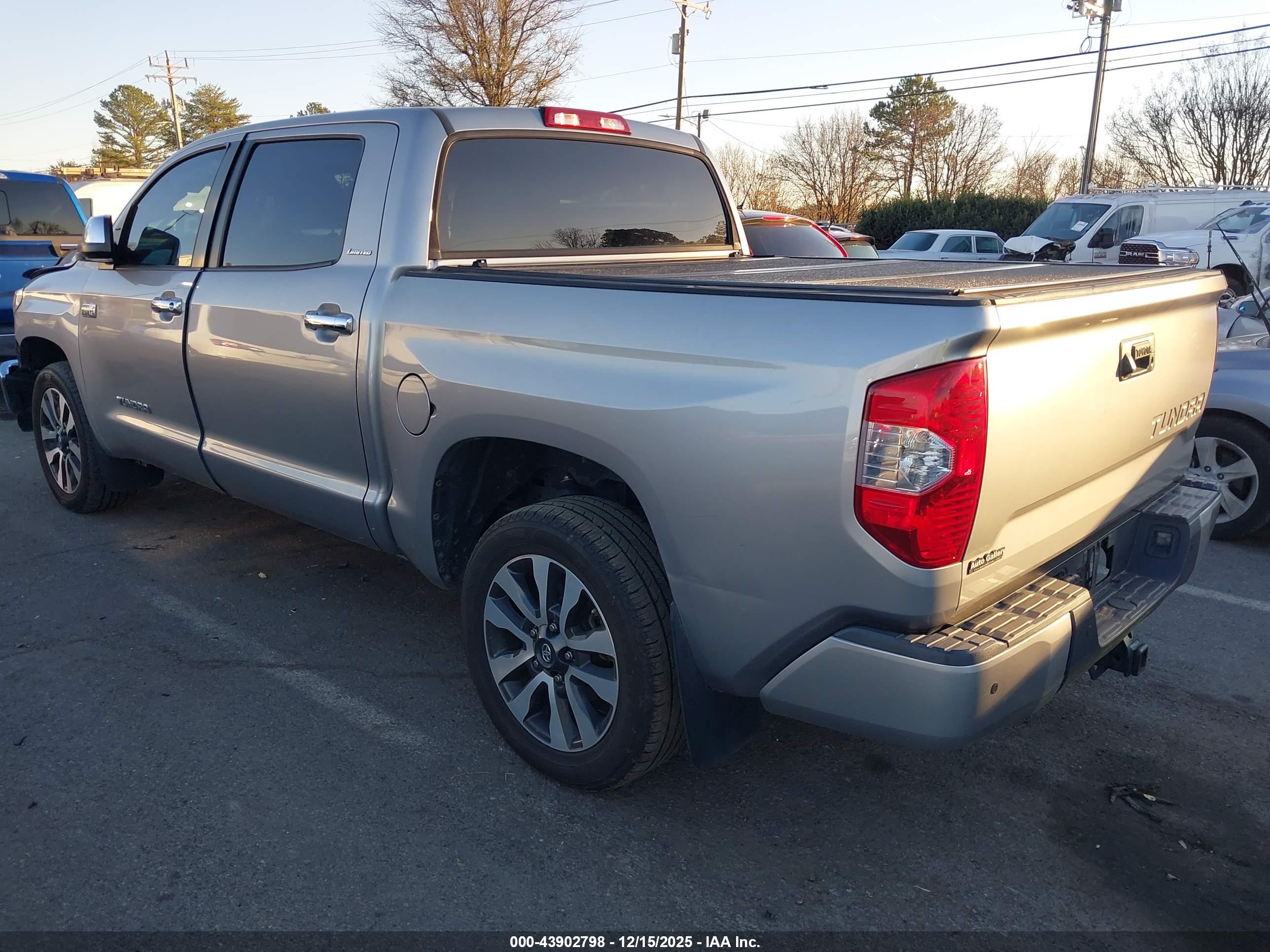 TOYOTA TUNDRA image 3