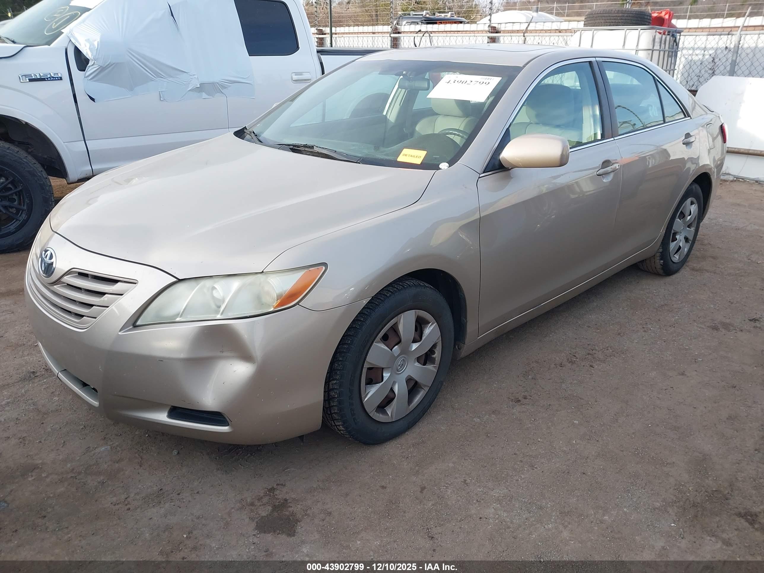 TOYOTA CAMRY image 2