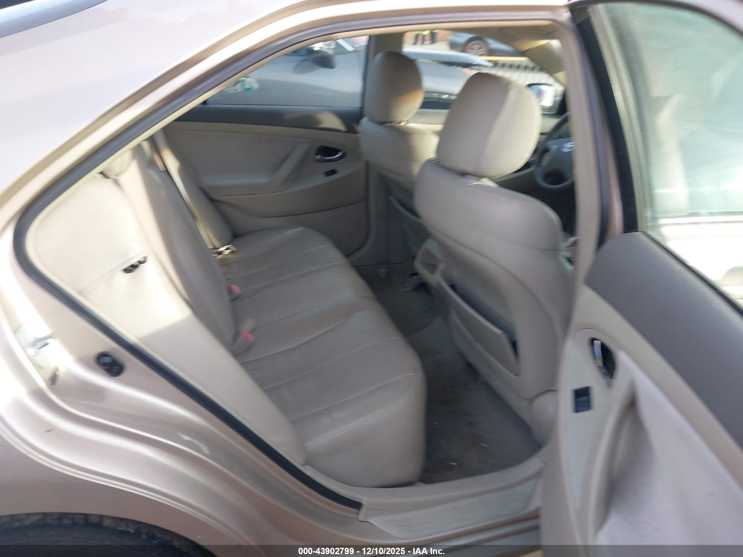 TOYOTA CAMRY image 8
