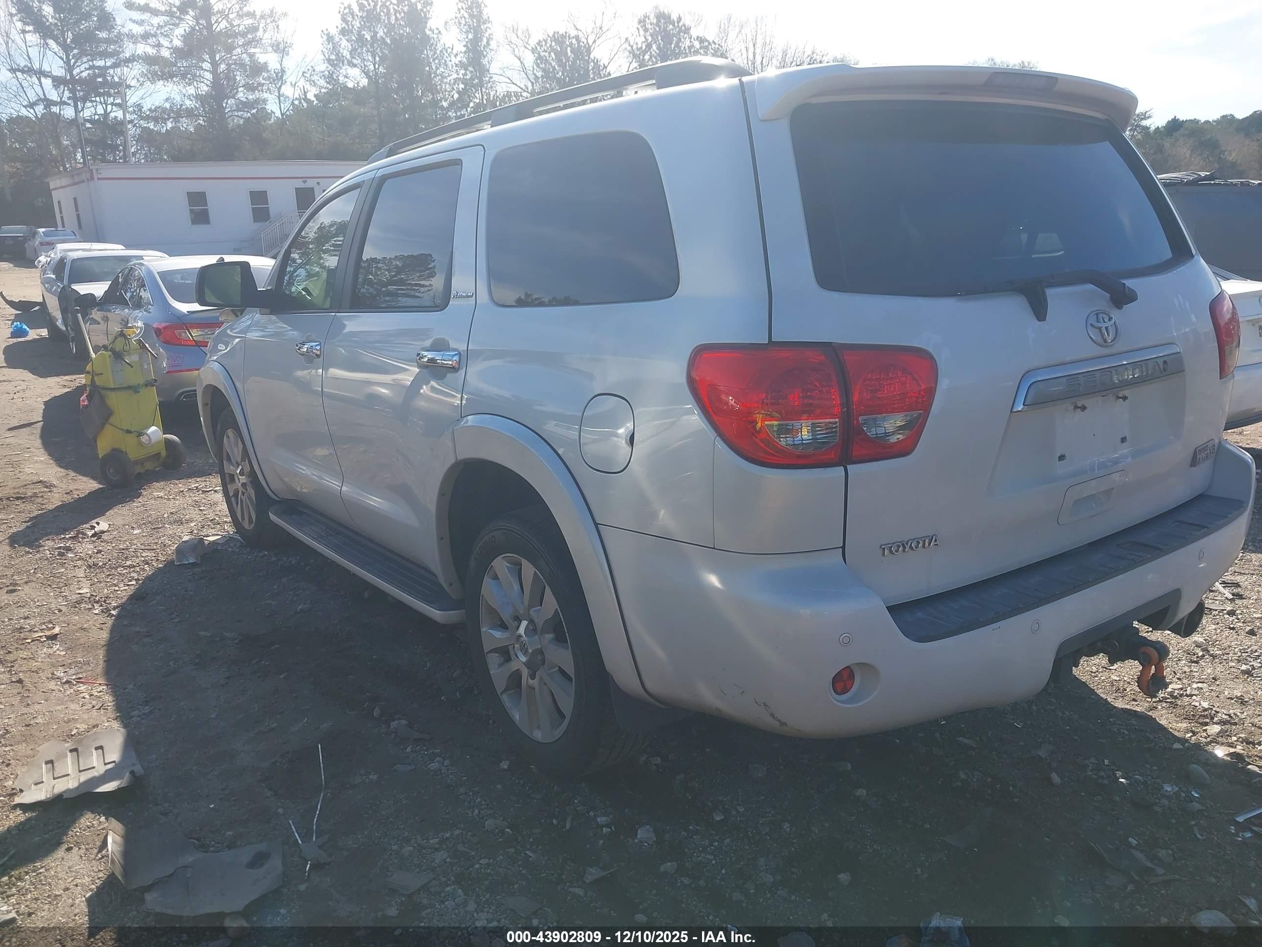 TOYOTA SEQUOIA image 3
