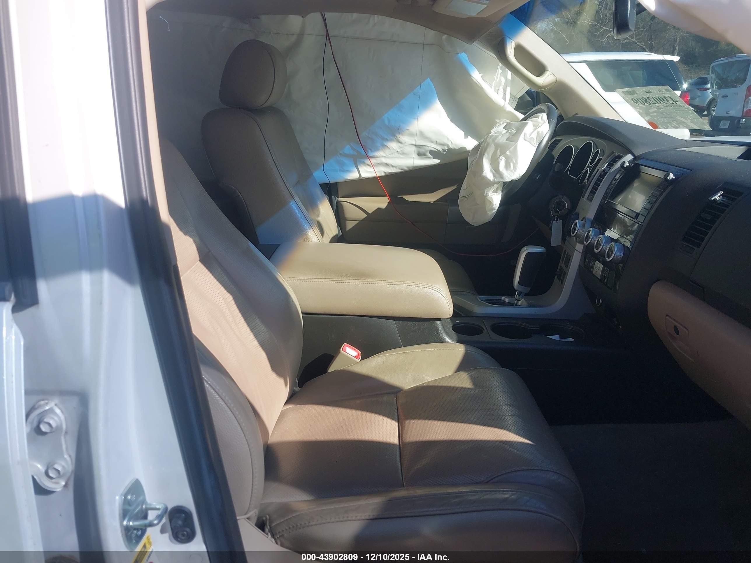 TOYOTA SEQUOIA image 5