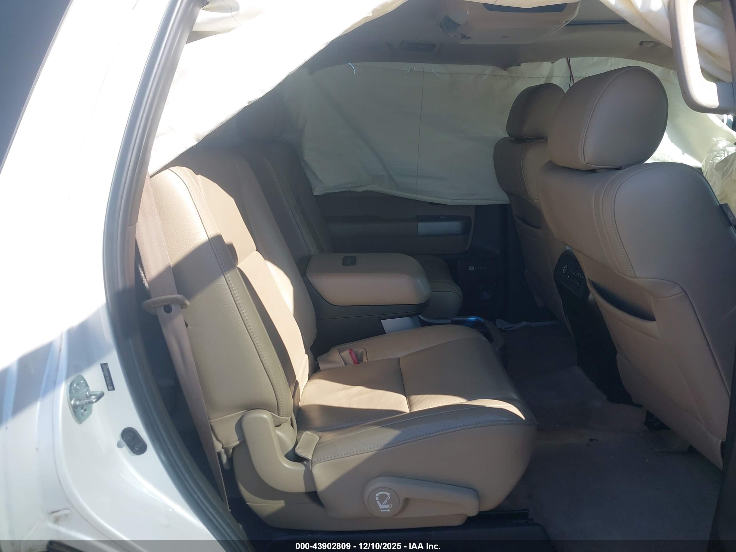 TOYOTA SEQUOIA image 8