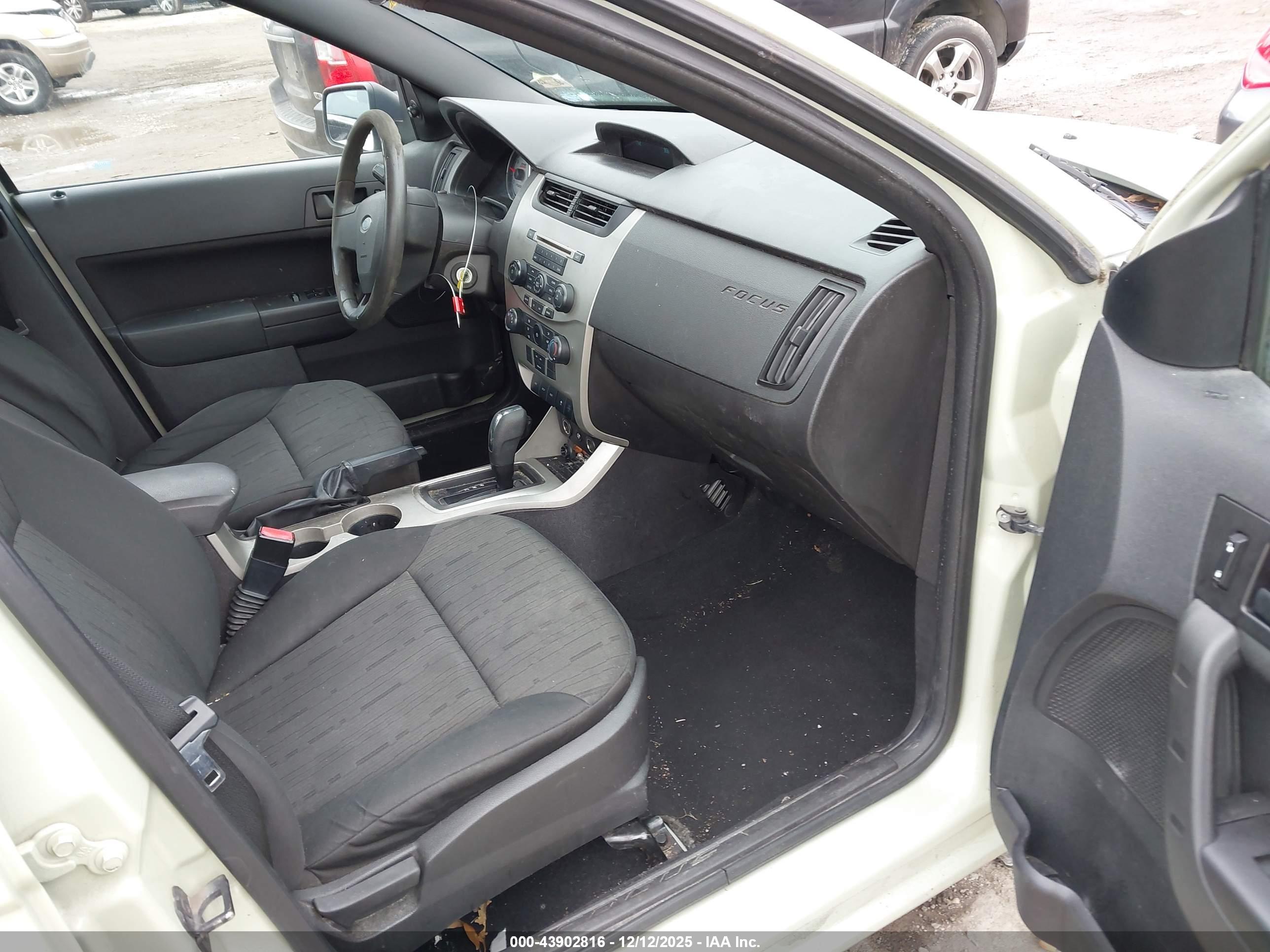 FORD FOCUS image 5