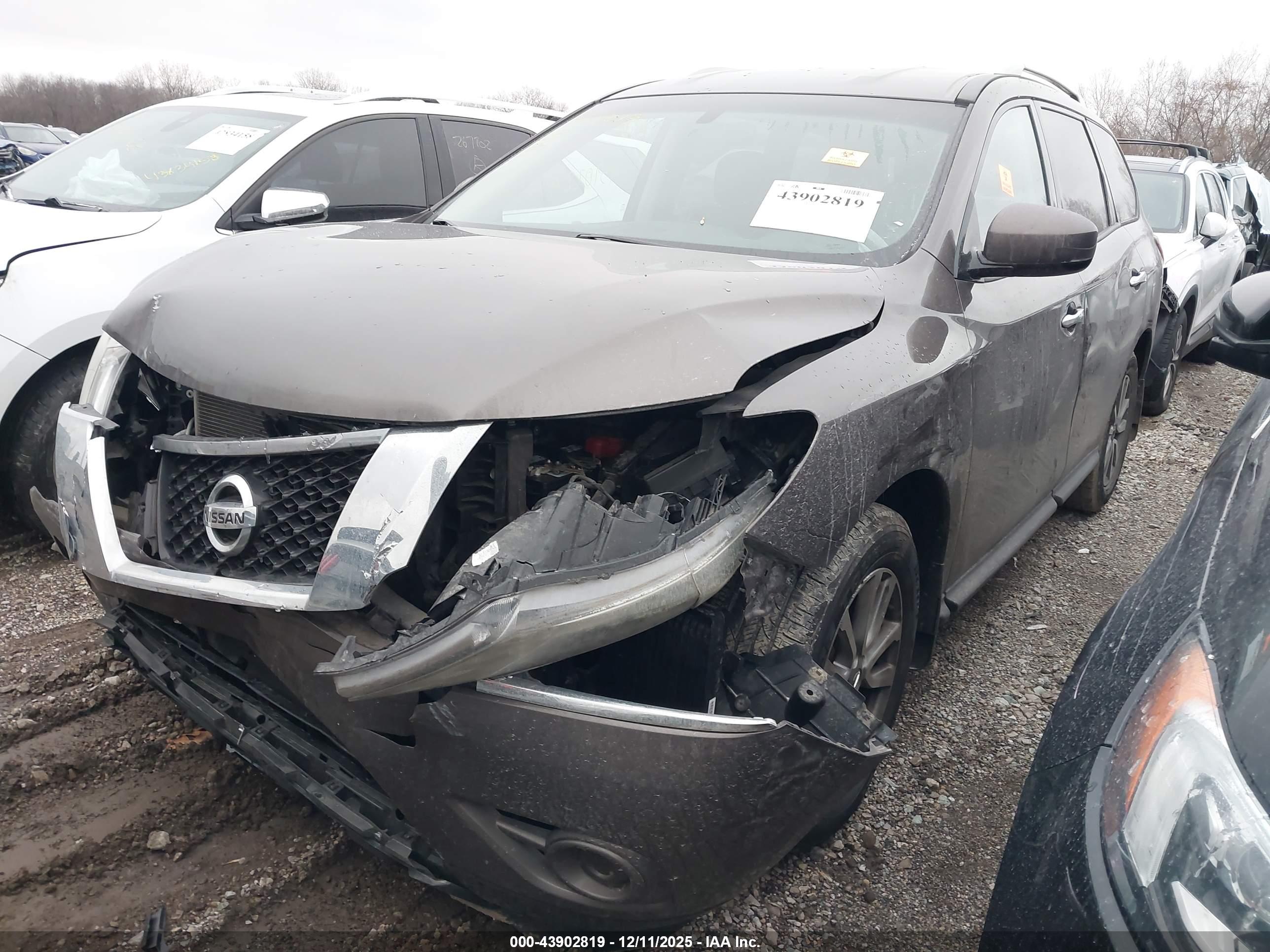 NISSAN PATHFINDER image 2