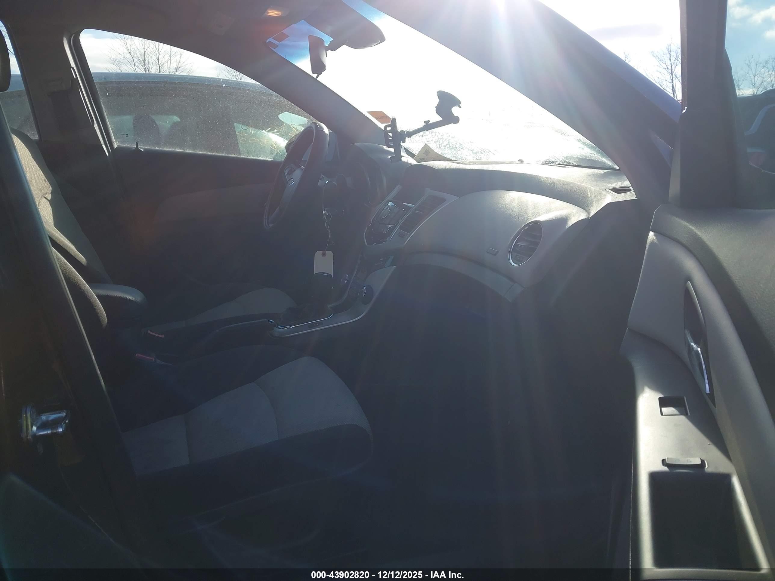 CHEVROLET CRUZE image 5