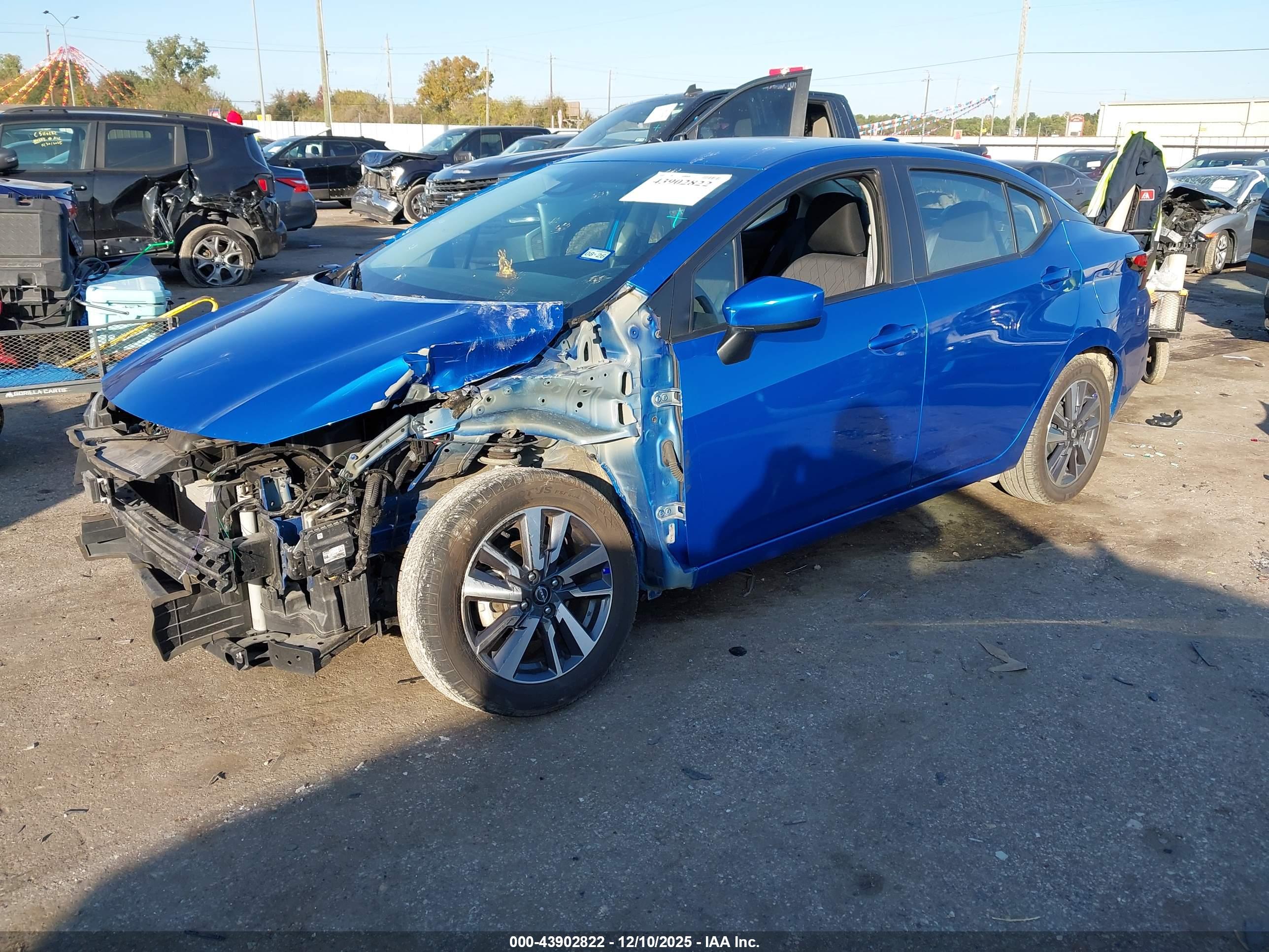 NISSAN VERSA image 2