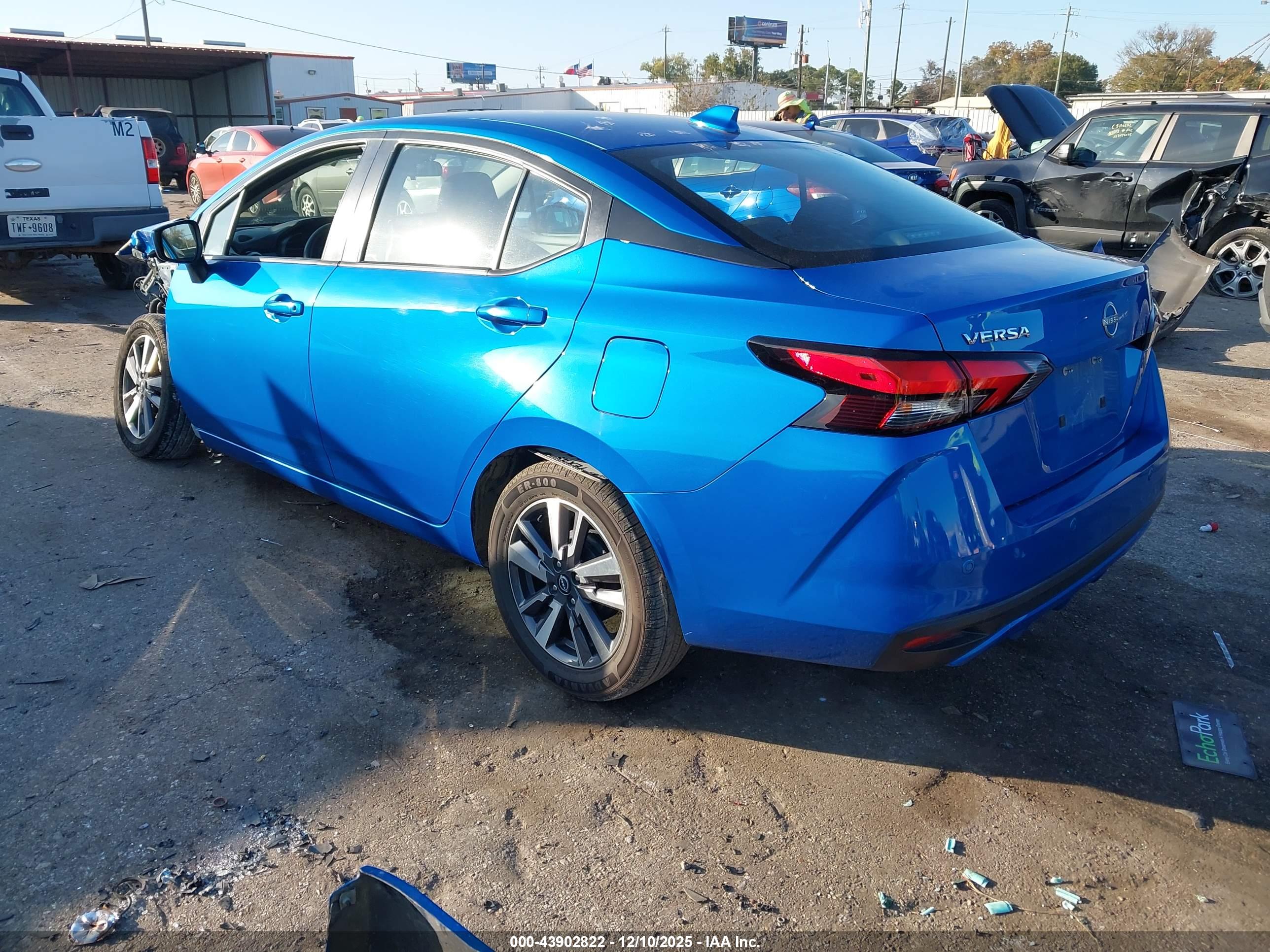 NISSAN VERSA image 3