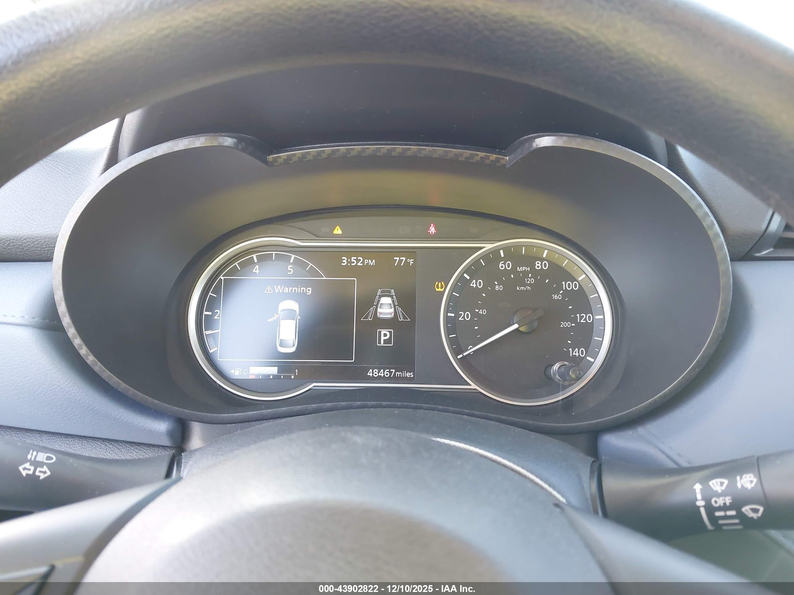 NISSAN VERSA image 7