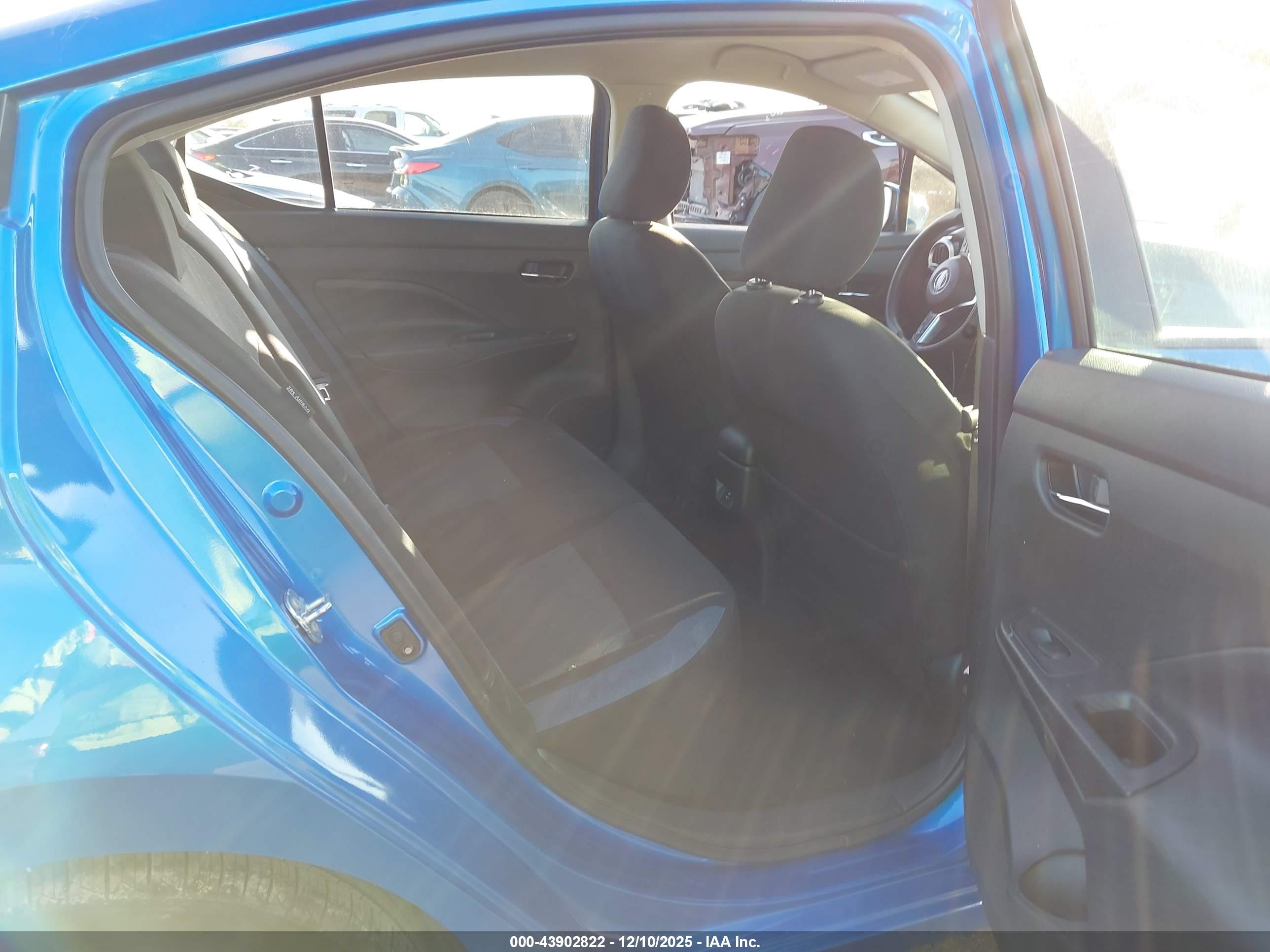 NISSAN VERSA image 8