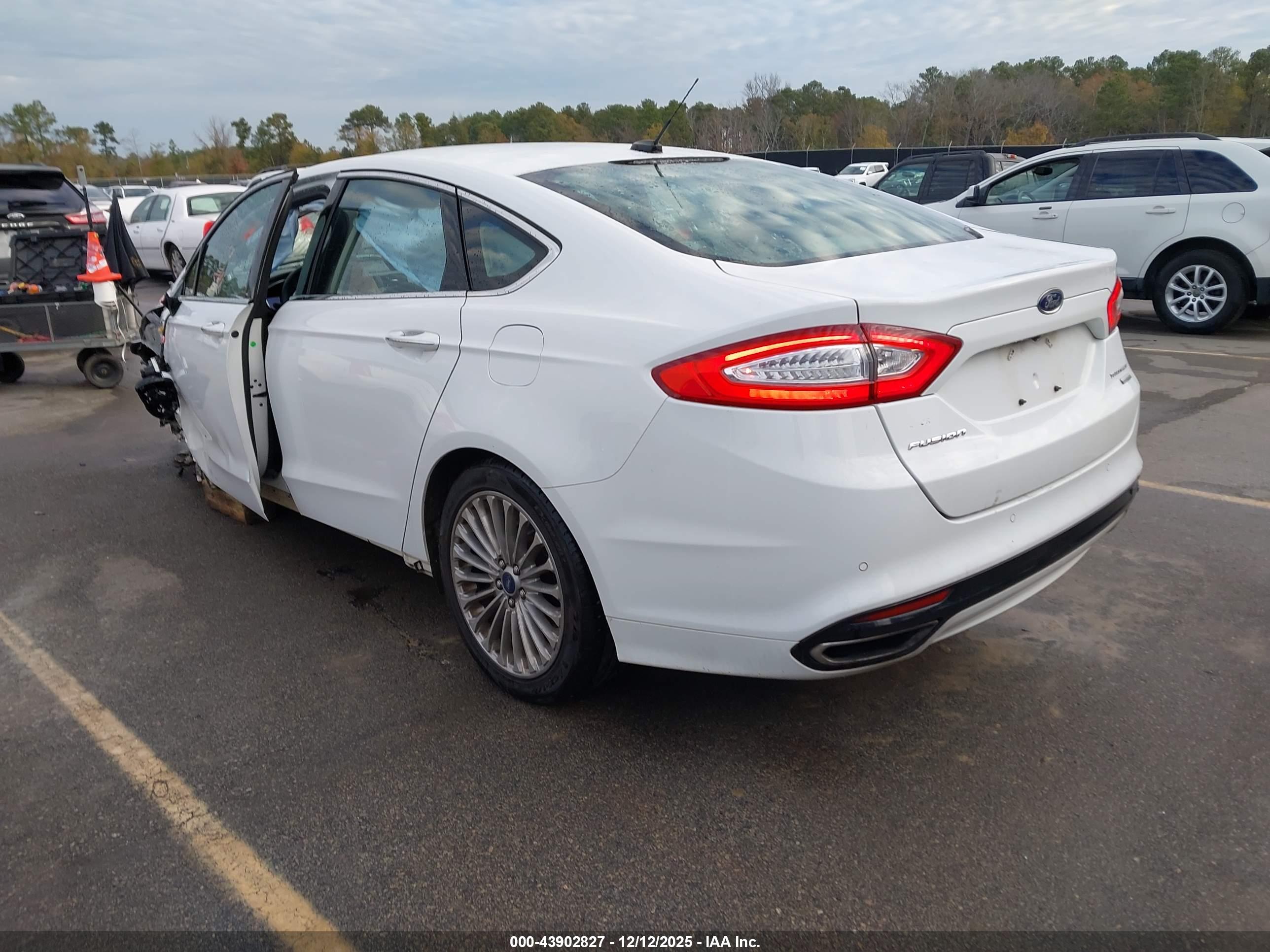 FORD FUSION image 3