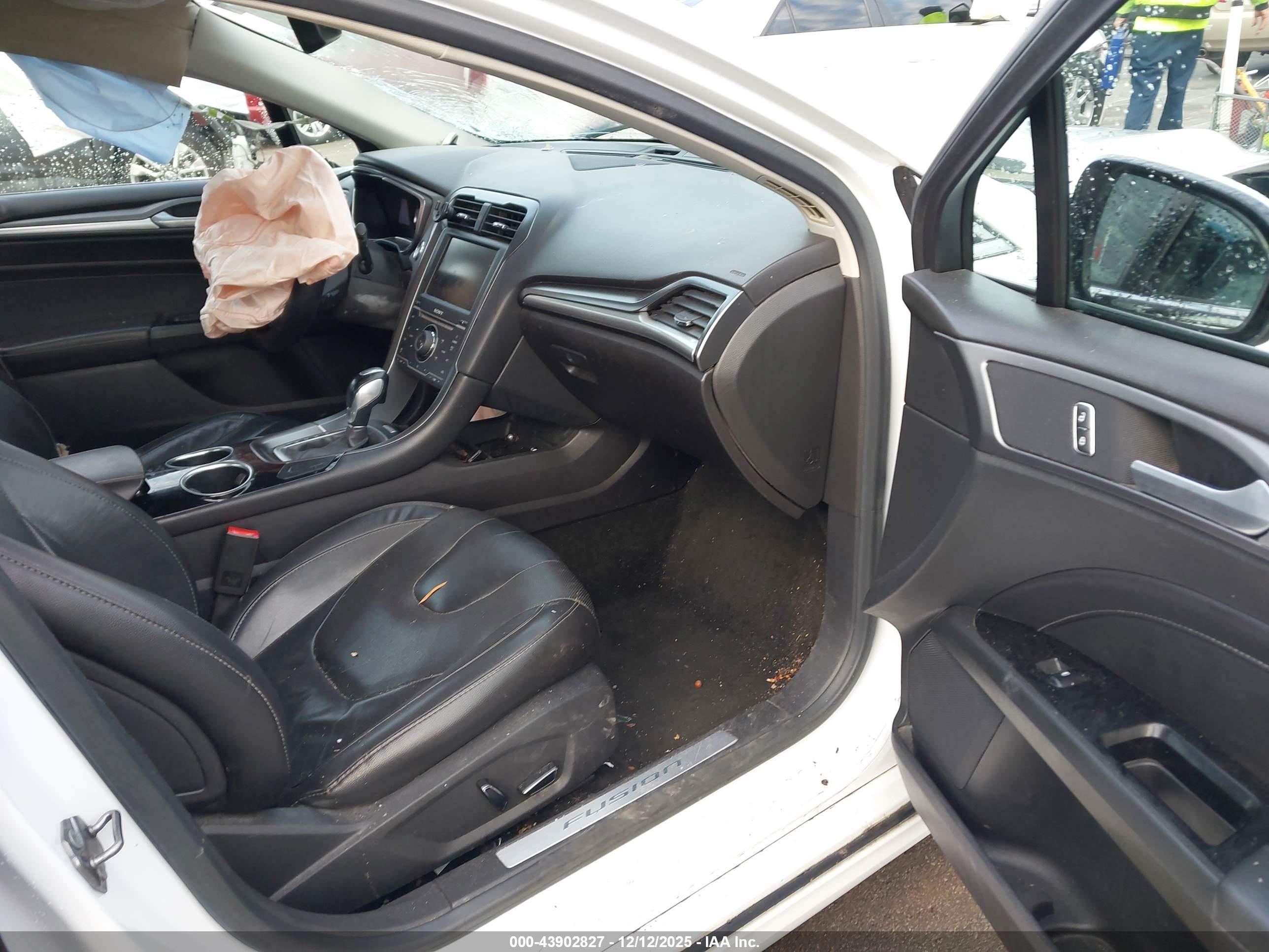 FORD FUSION image 5