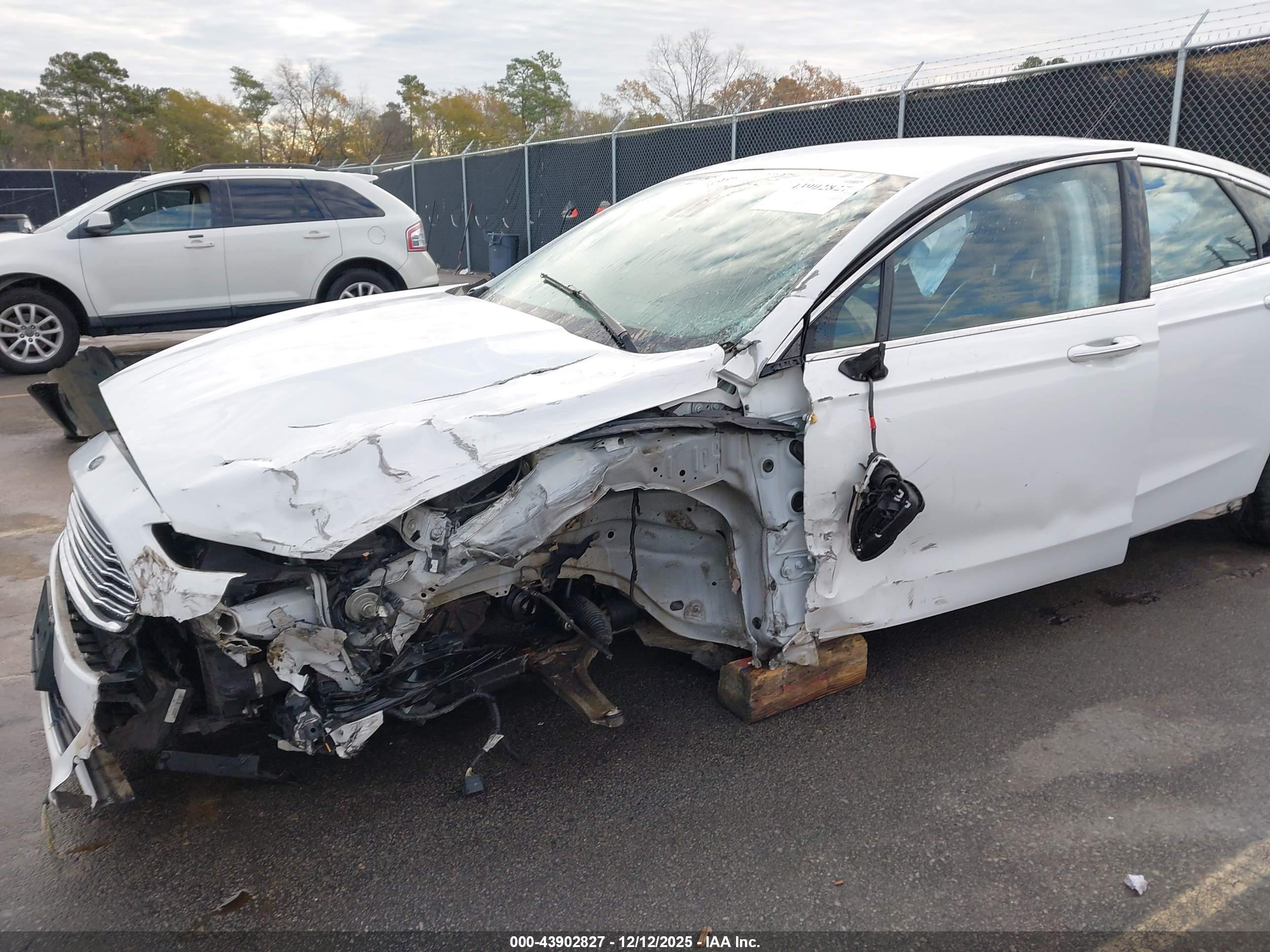 FORD FUSION image 6