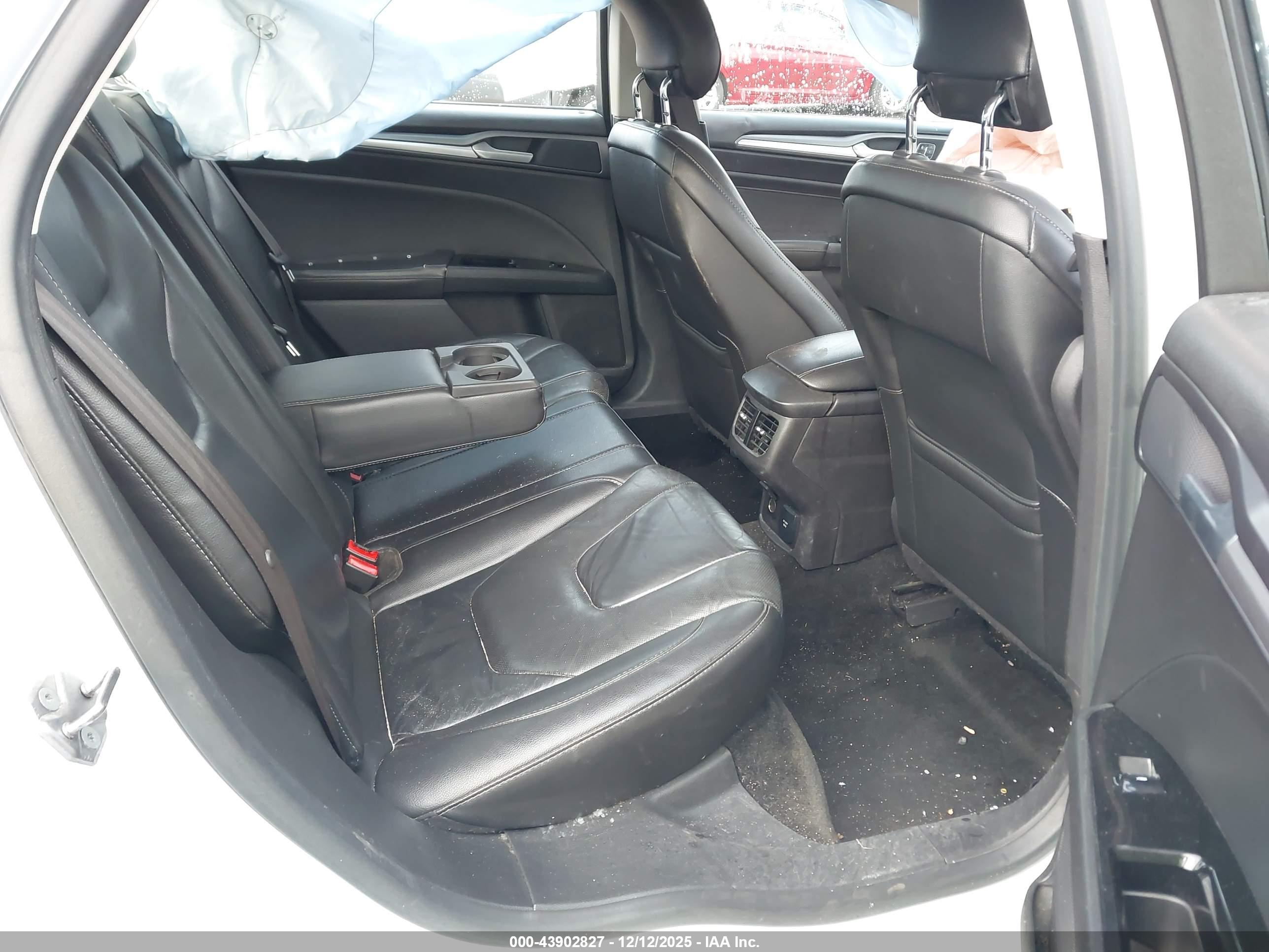 FORD FUSION image 8