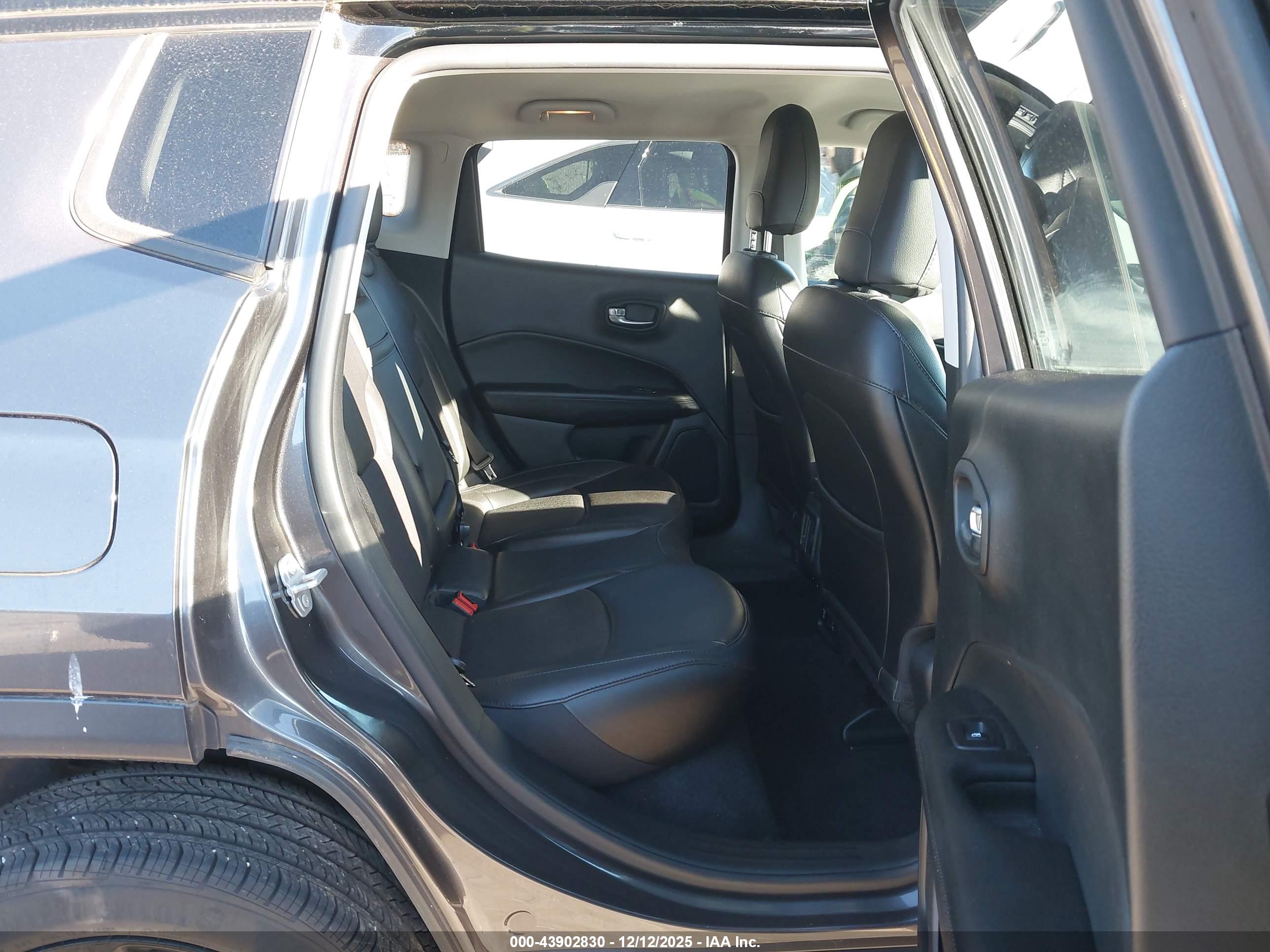 JEEP COMPASS image 8