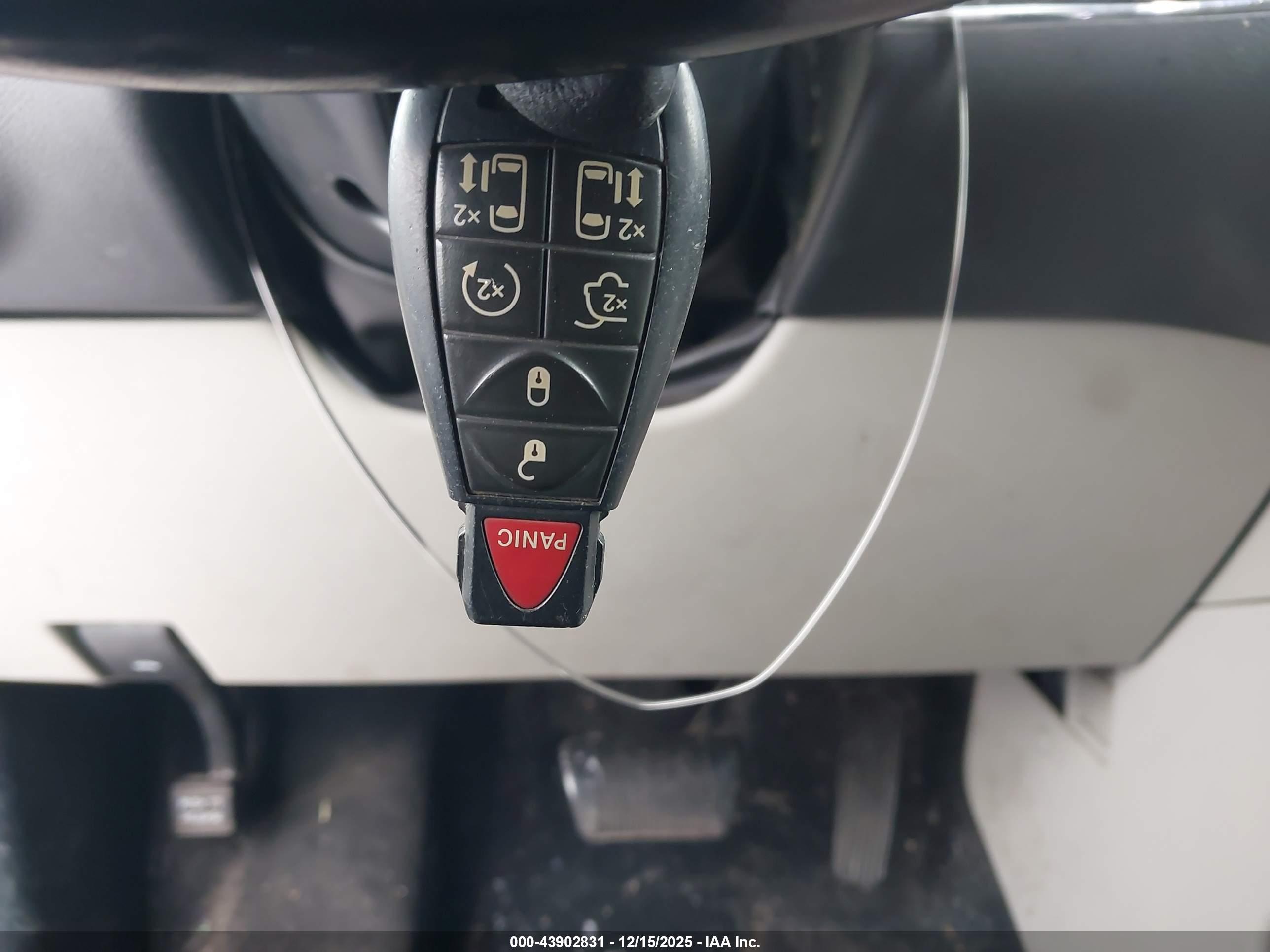 CHRYSLER TOWN image 11