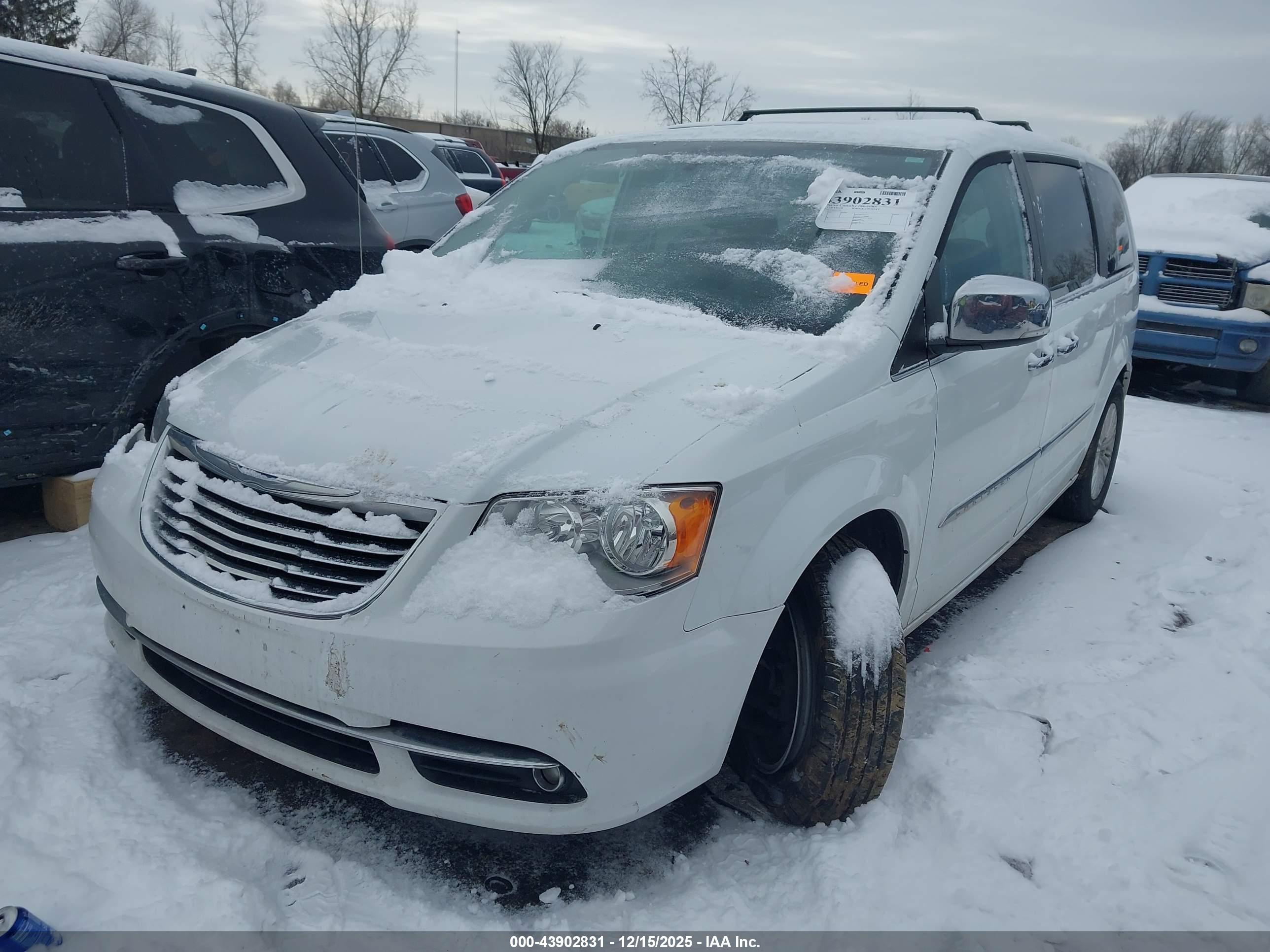 CHRYSLER TOWN image 2
