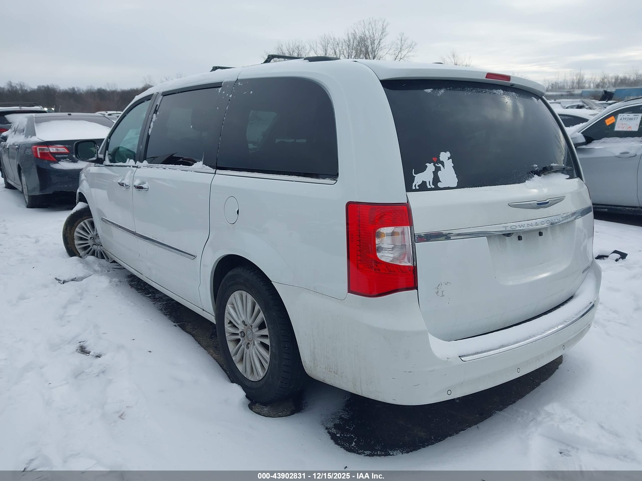 CHRYSLER TOWN image 3