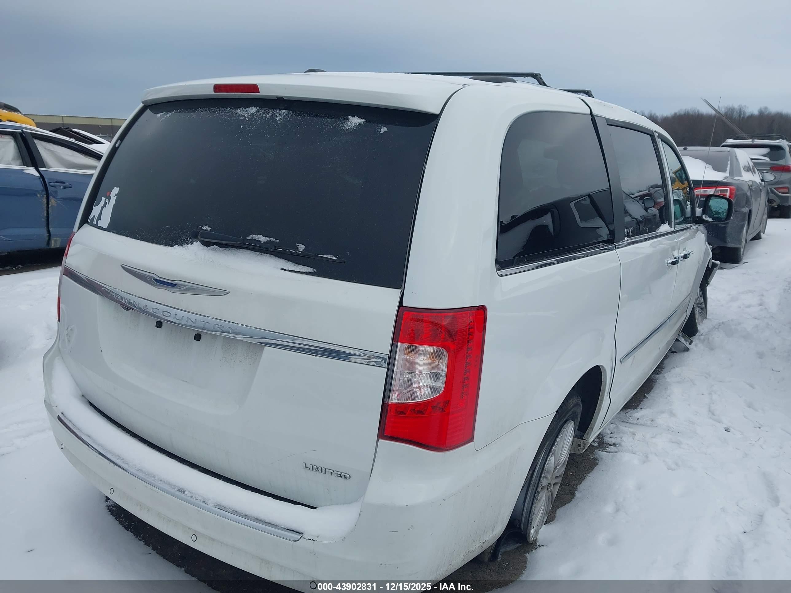 CHRYSLER TOWN image 4
