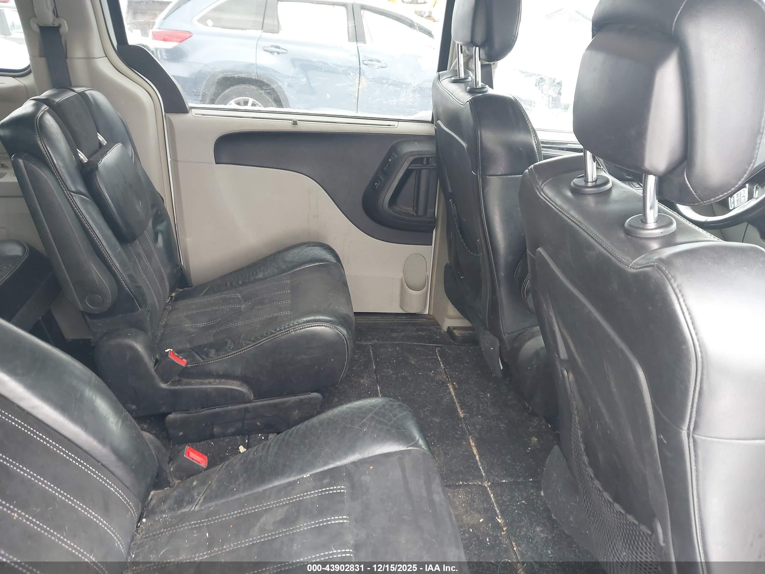CHRYSLER TOWN image 8