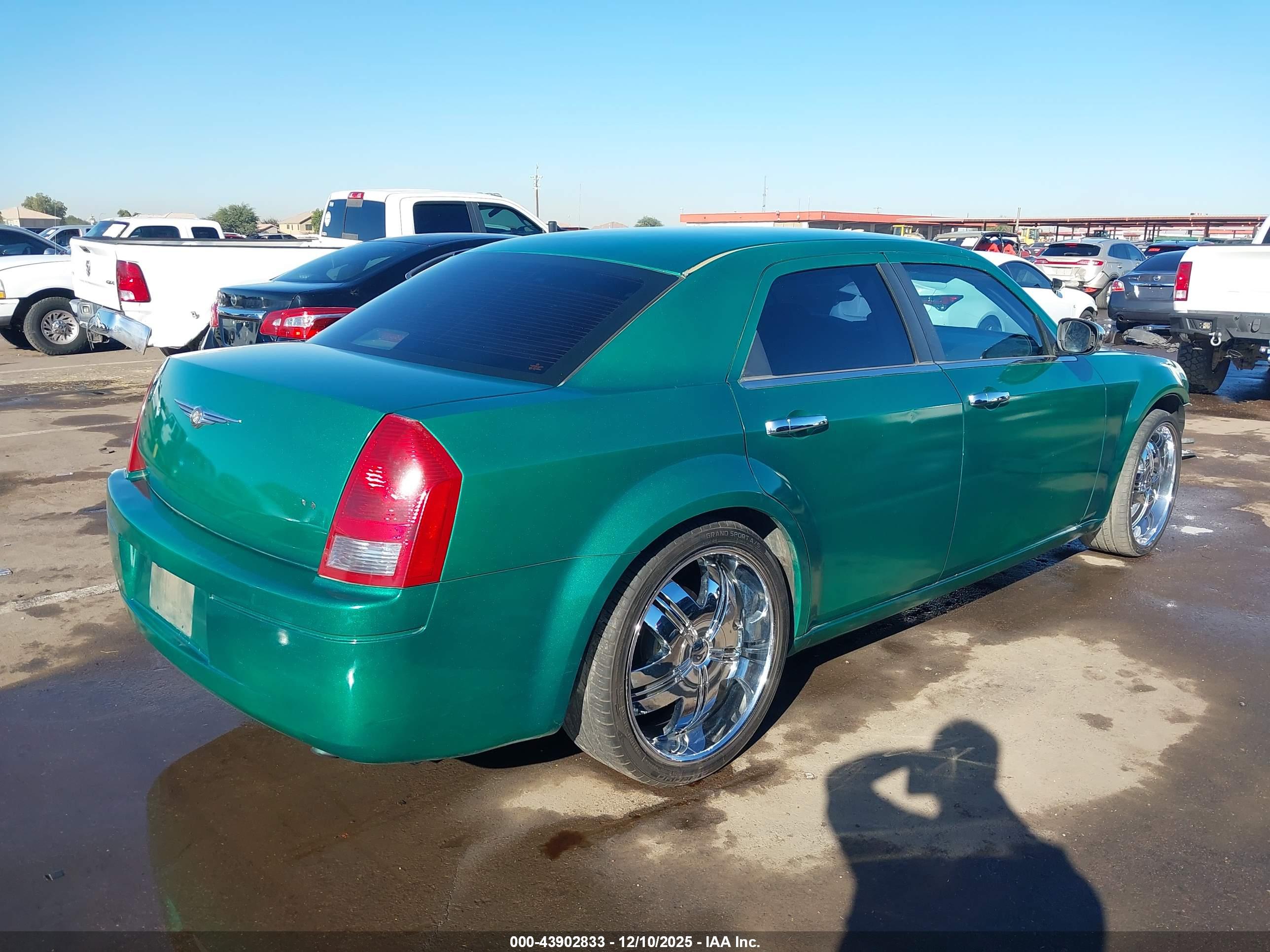 CHRYSLER 300 image 4