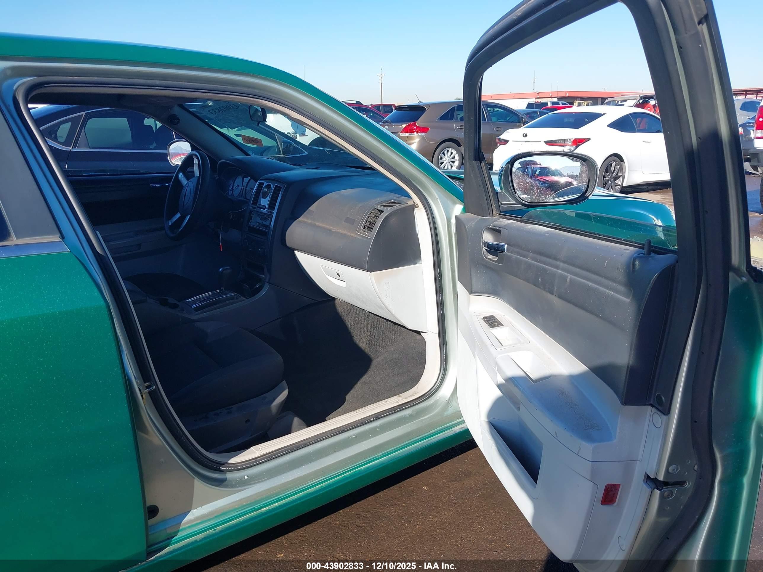 CHRYSLER 300 image 5
