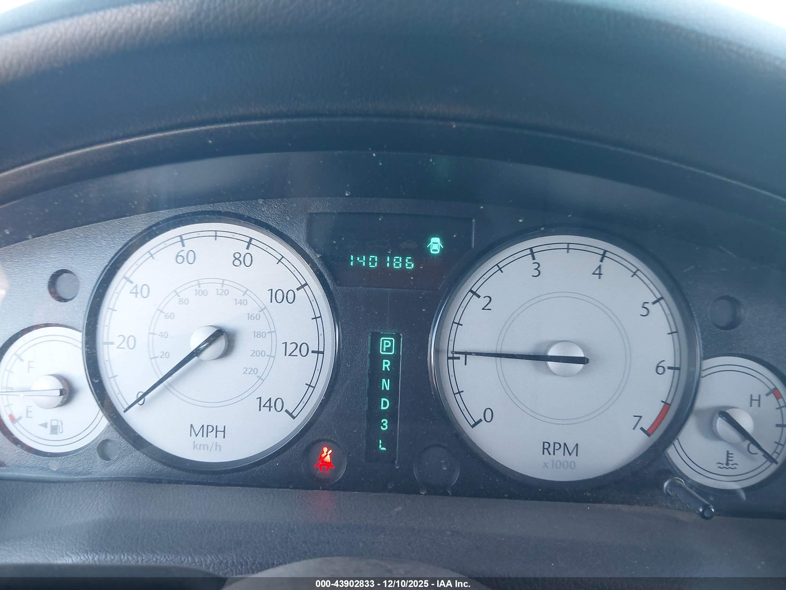 CHRYSLER 300 image 7