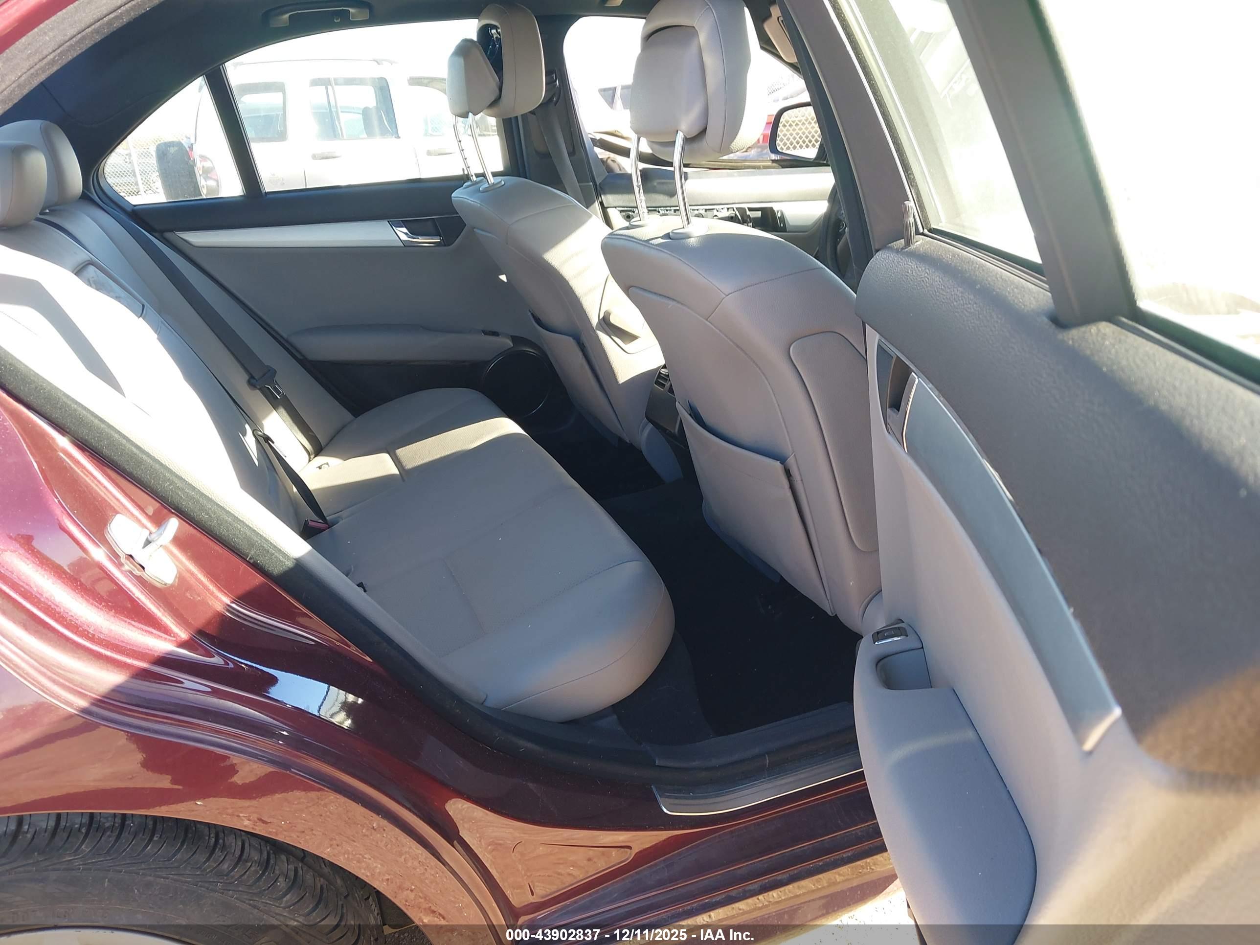 MERCEDES-BENZ C image 8