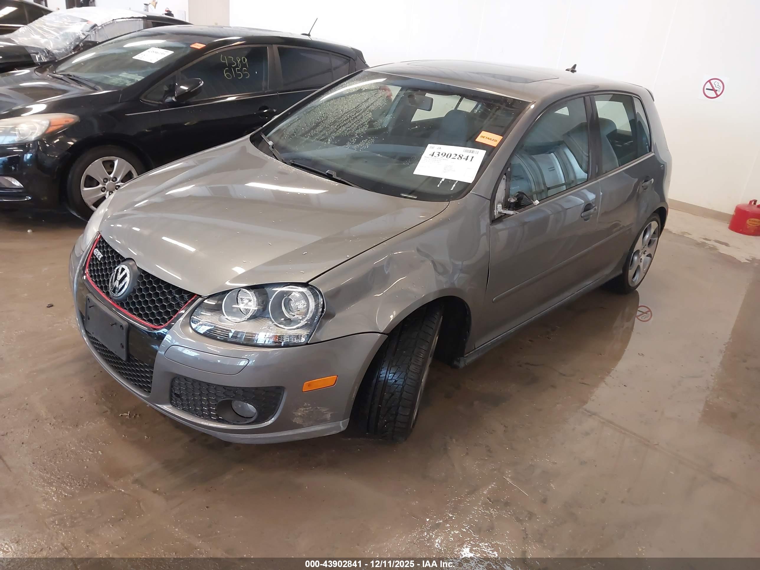 VOLKSWAGEN GTI image 2