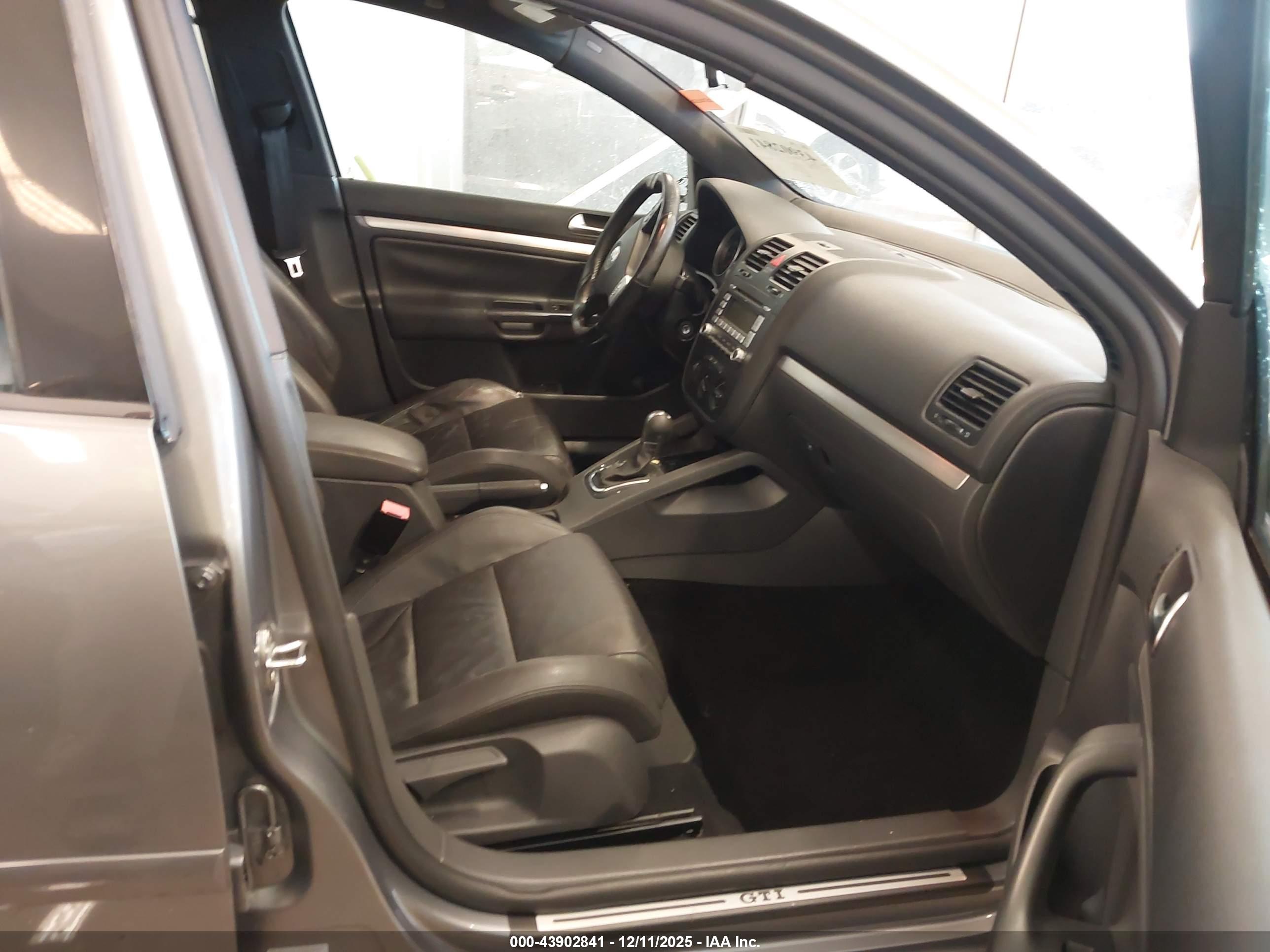 VOLKSWAGEN GTI image 5