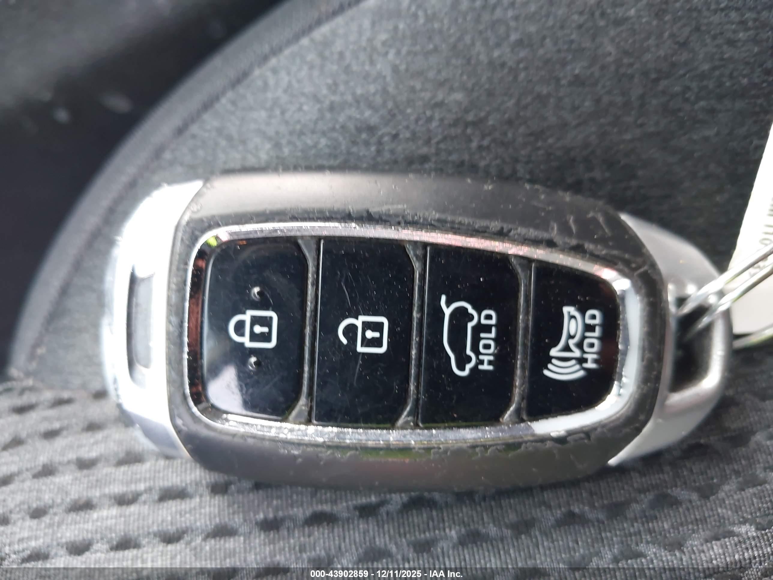 HYUNDAI SANTA image 11