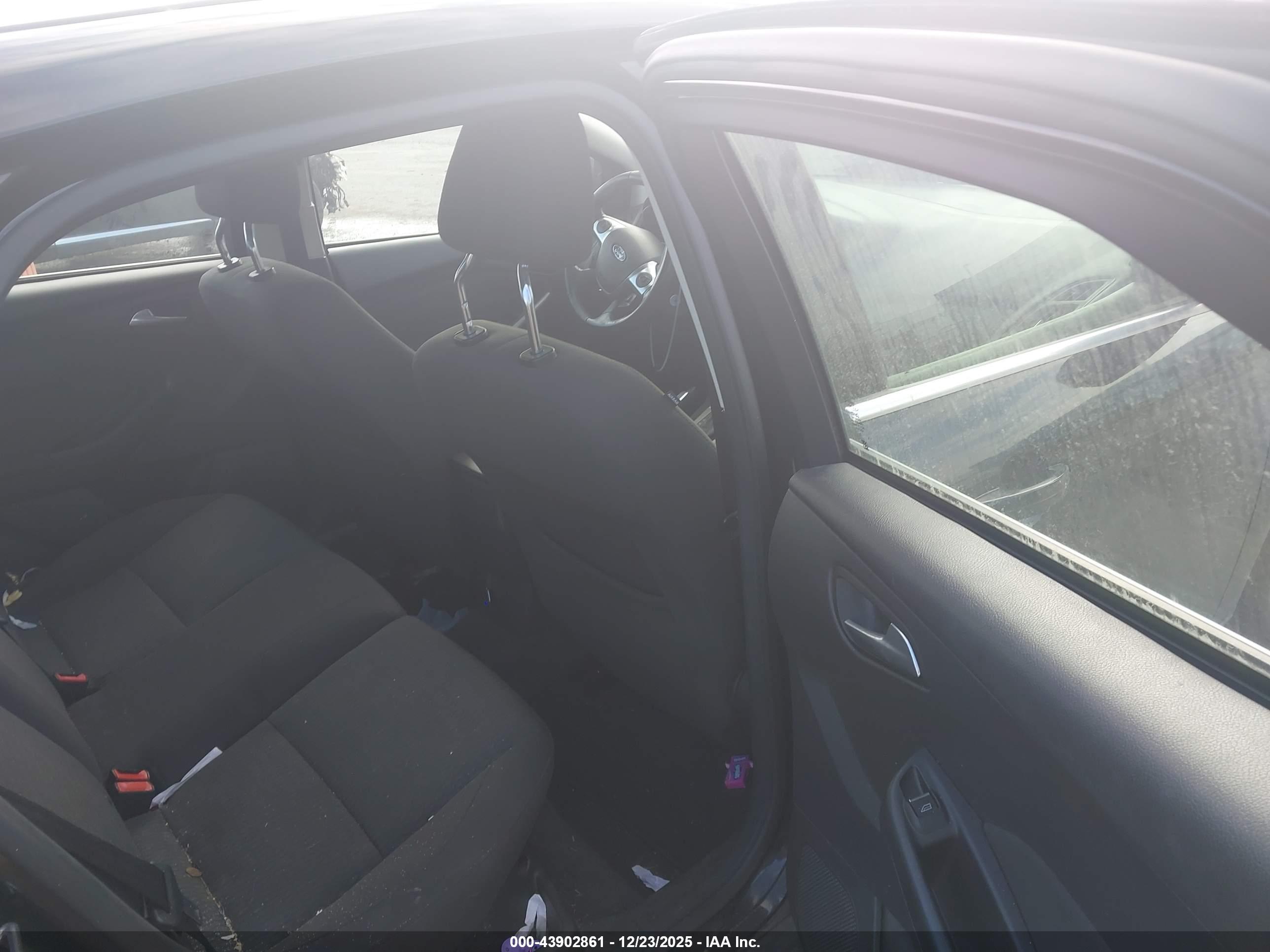 FORD FOCUS image 8