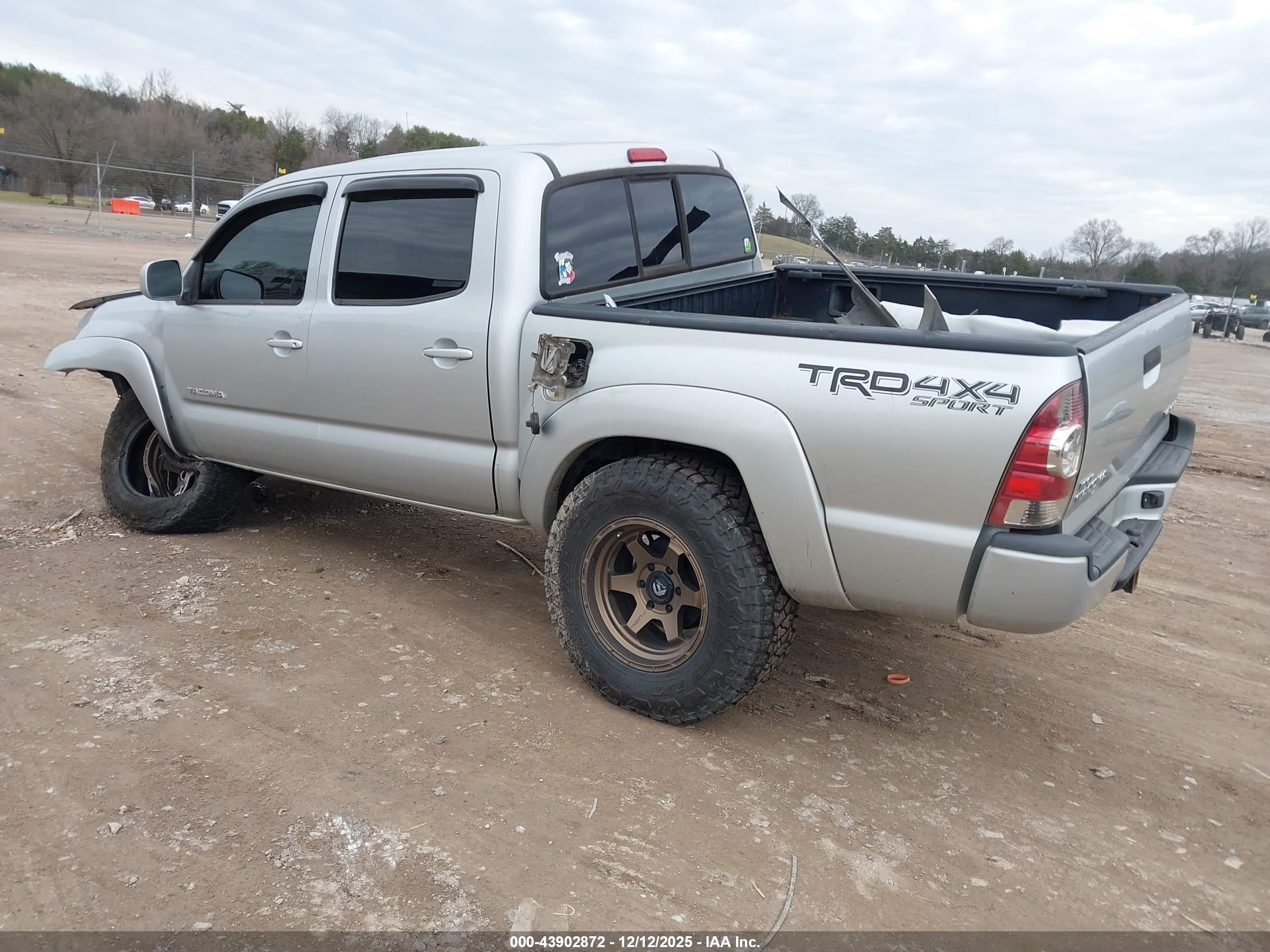 TOYOTA TACOMA image 3