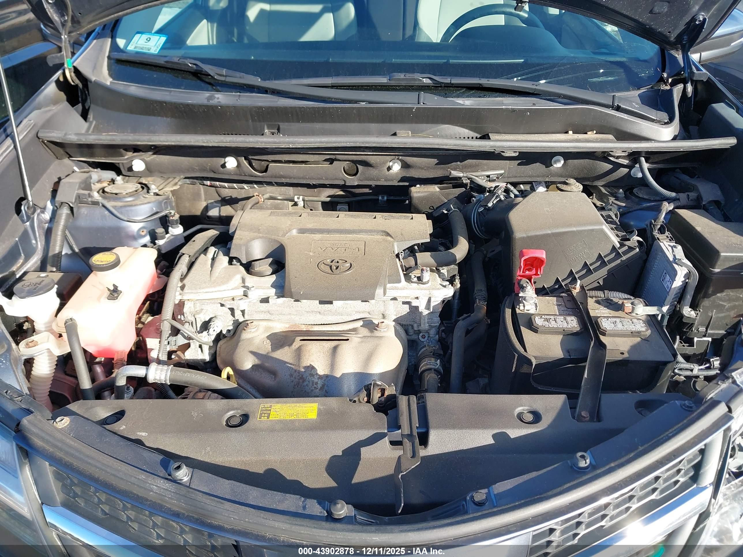 TOYOTA RAV4 image 10