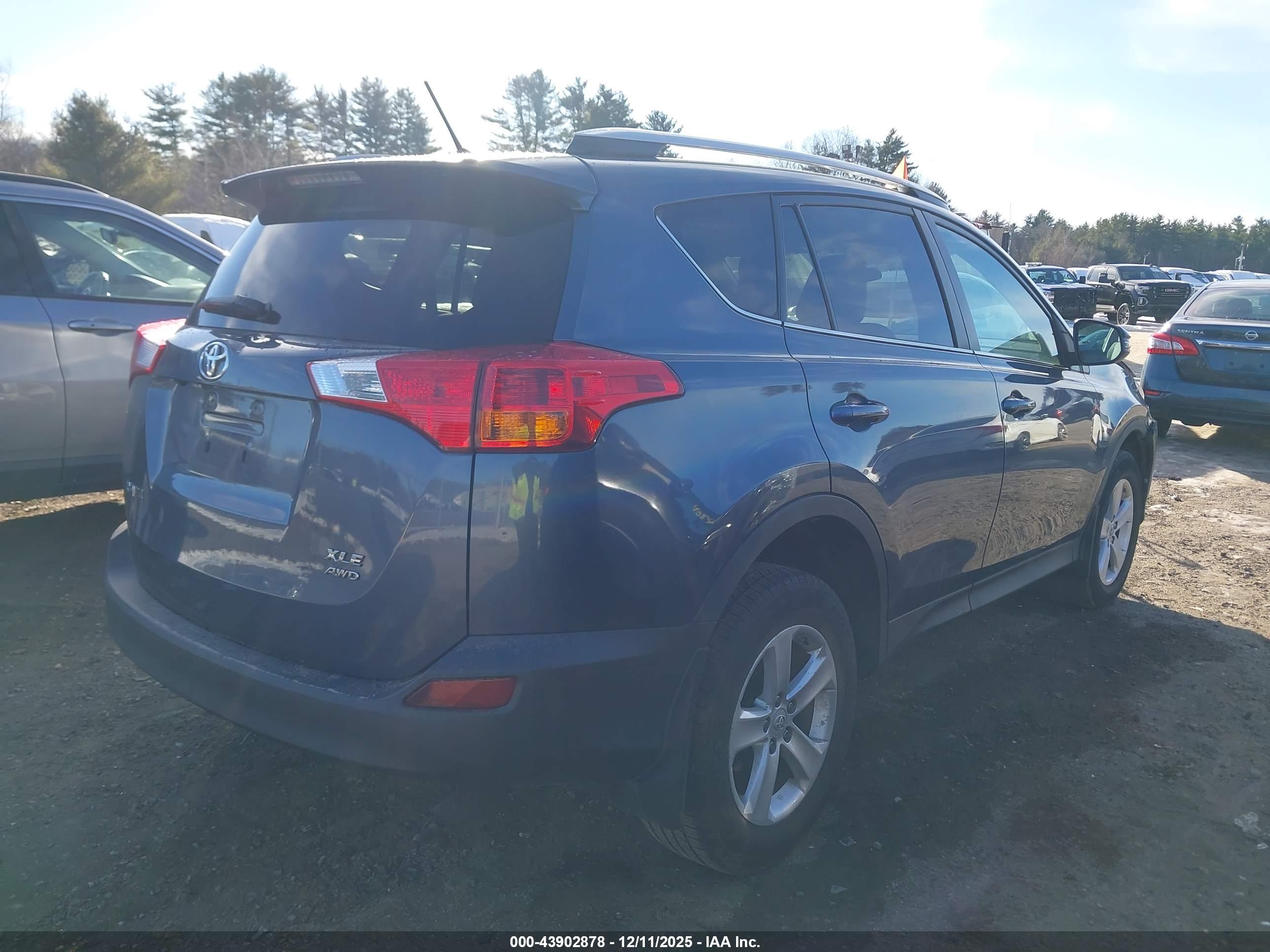 TOYOTA RAV4 image 4