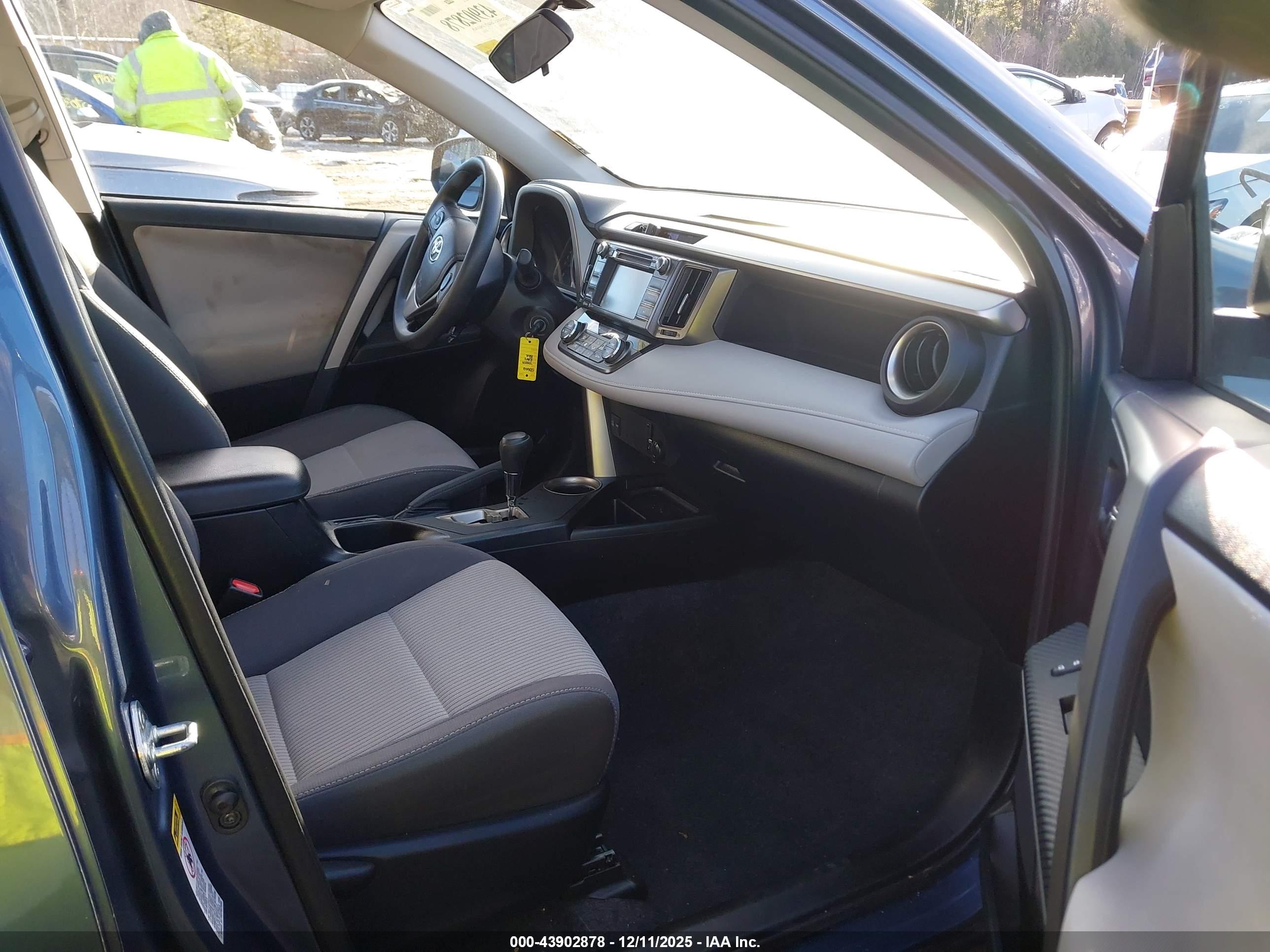 TOYOTA RAV4 image 5