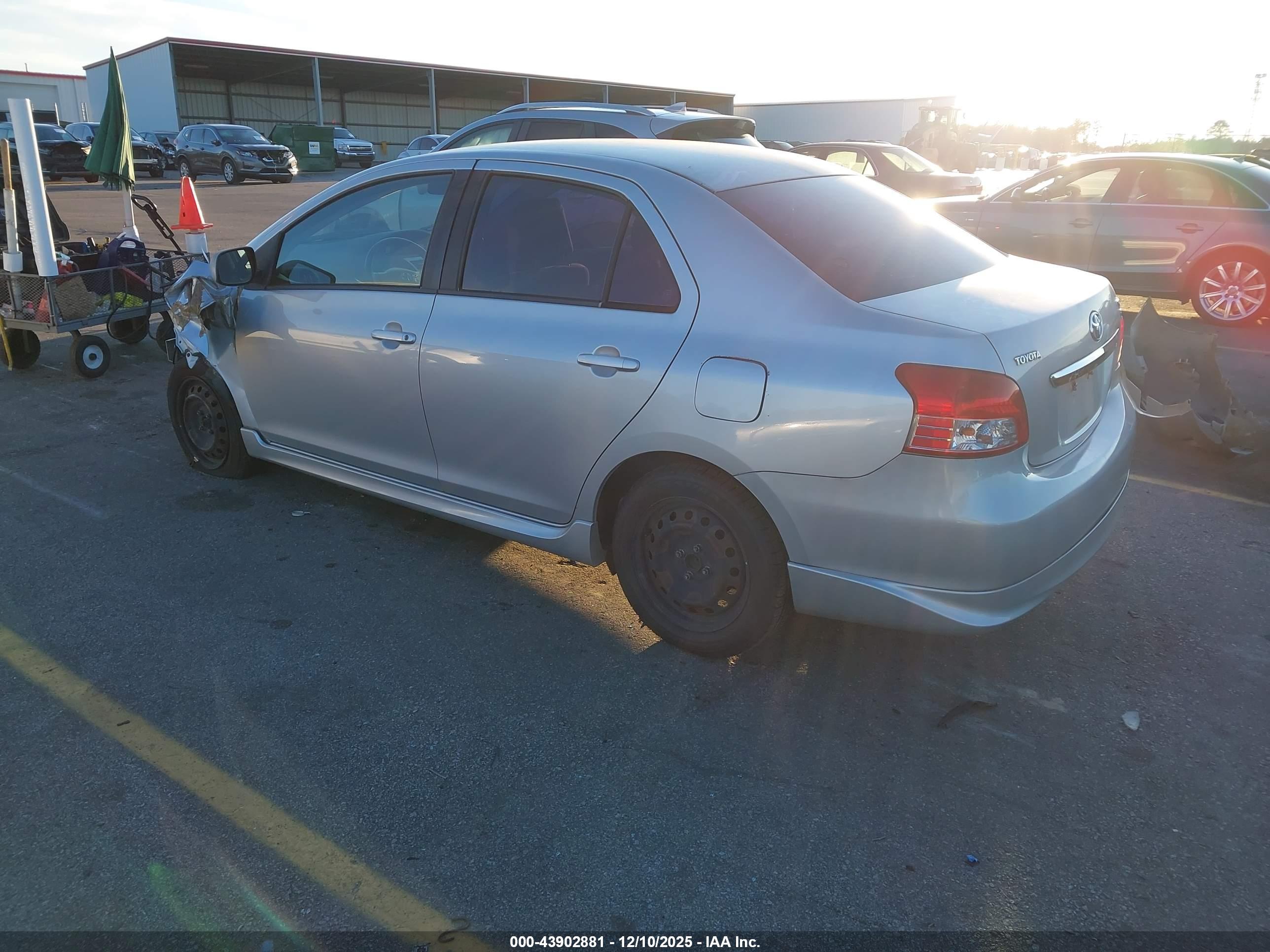TOYOTA YARIS image 3