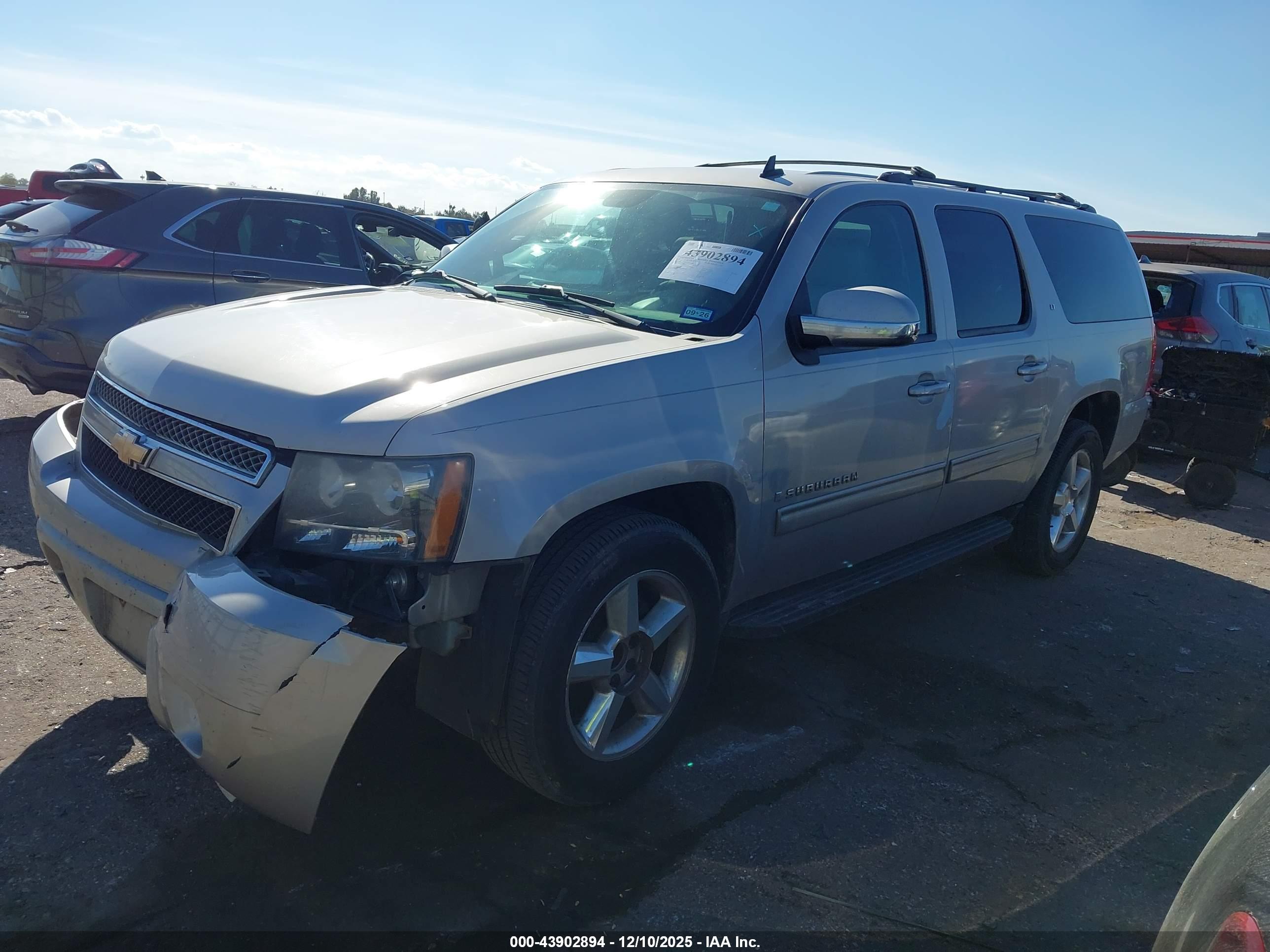 CHEVROLET SUBURBAN image 2