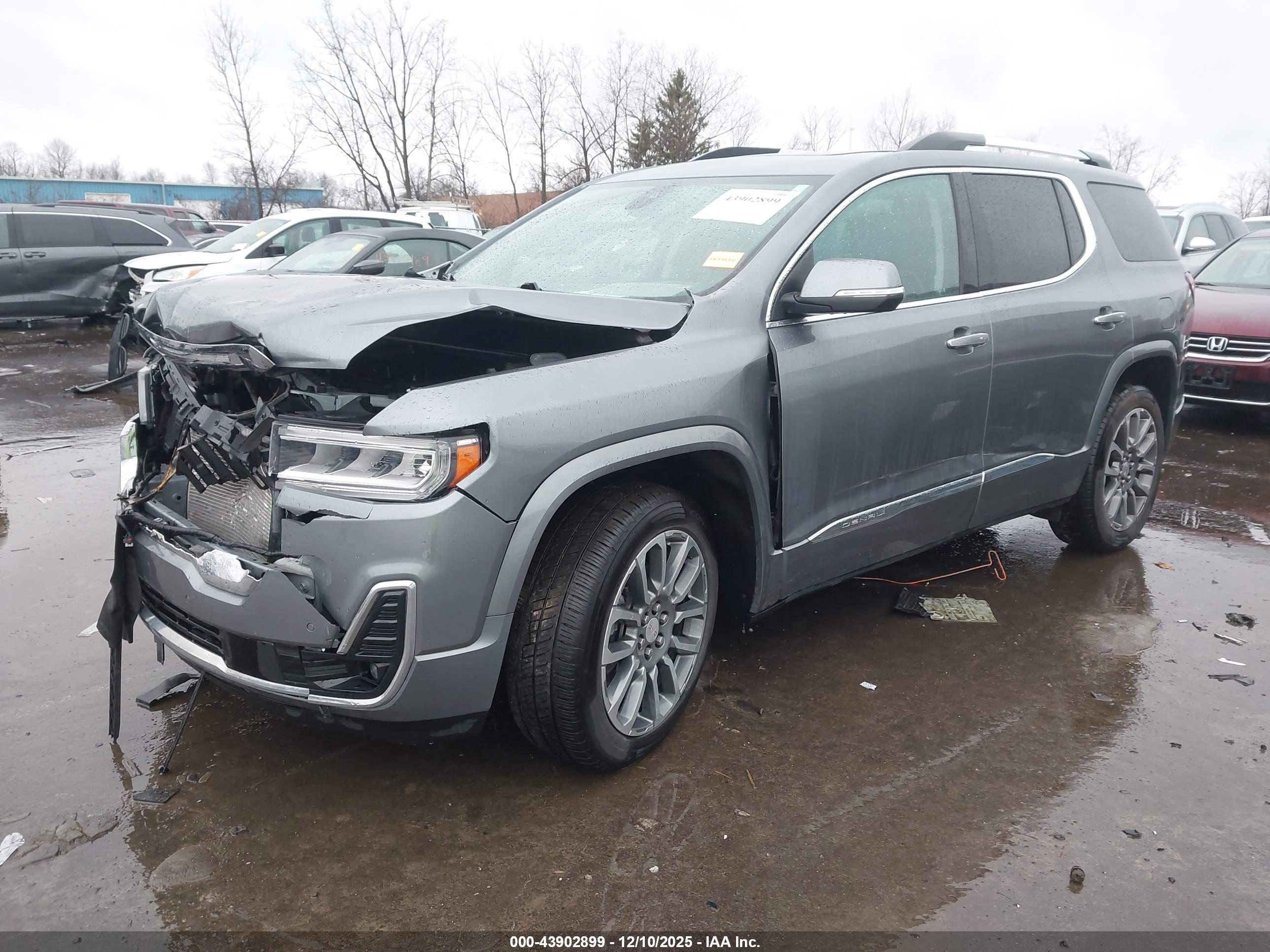 GMC ACADIA image 2