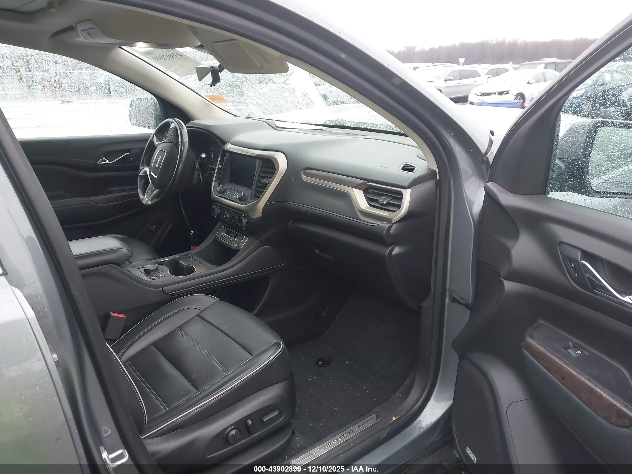 GMC ACADIA image 5