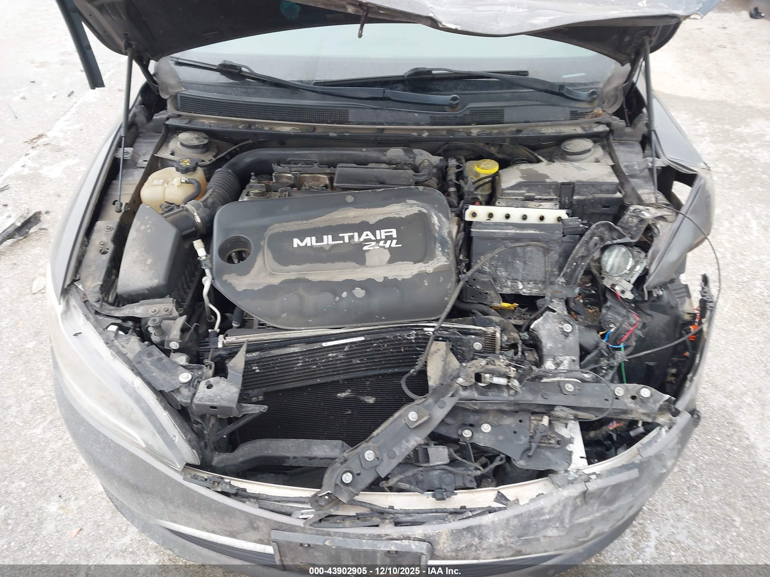 CHRYSLER 200 image 10
