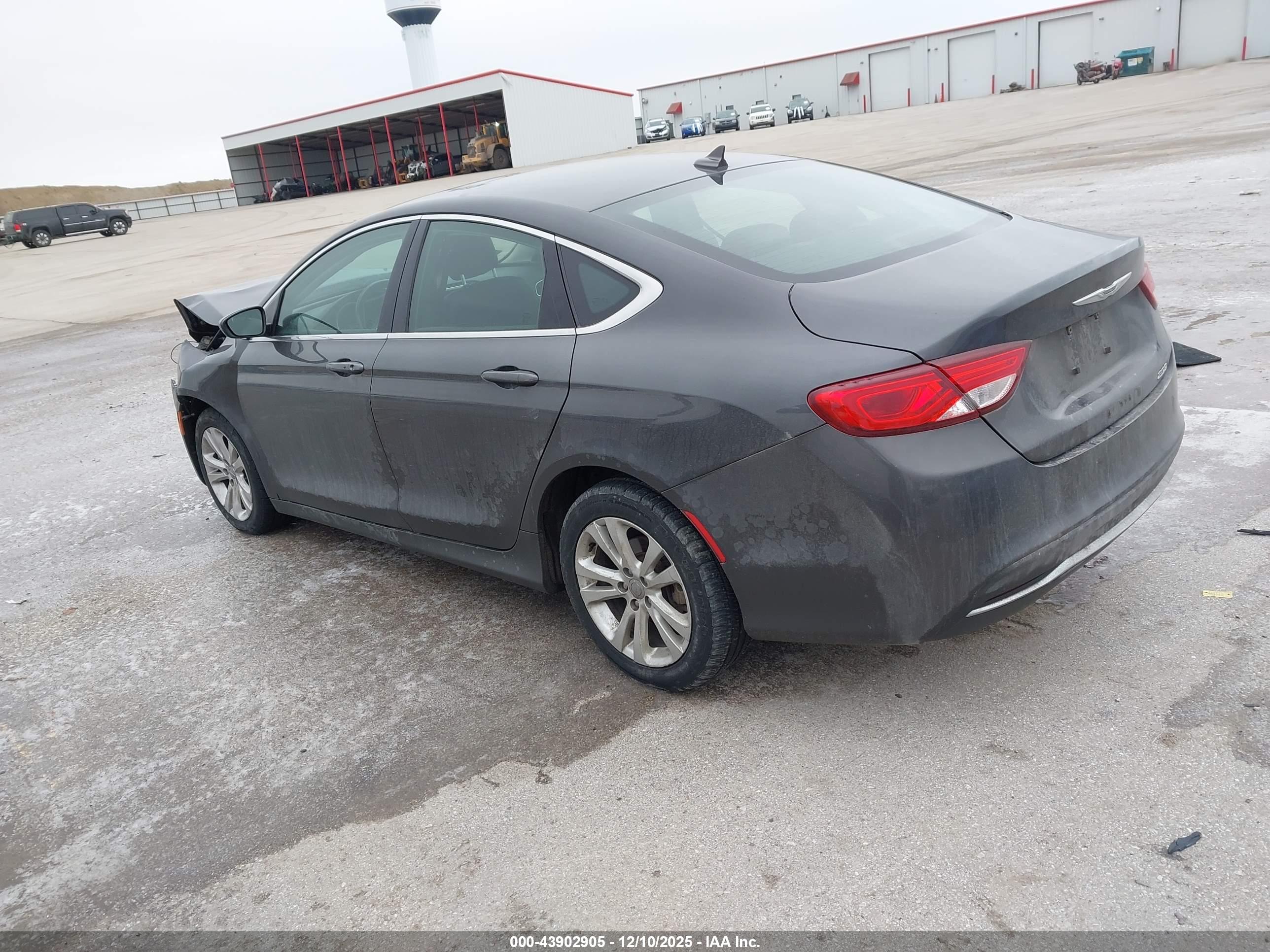 CHRYSLER 200 image 3