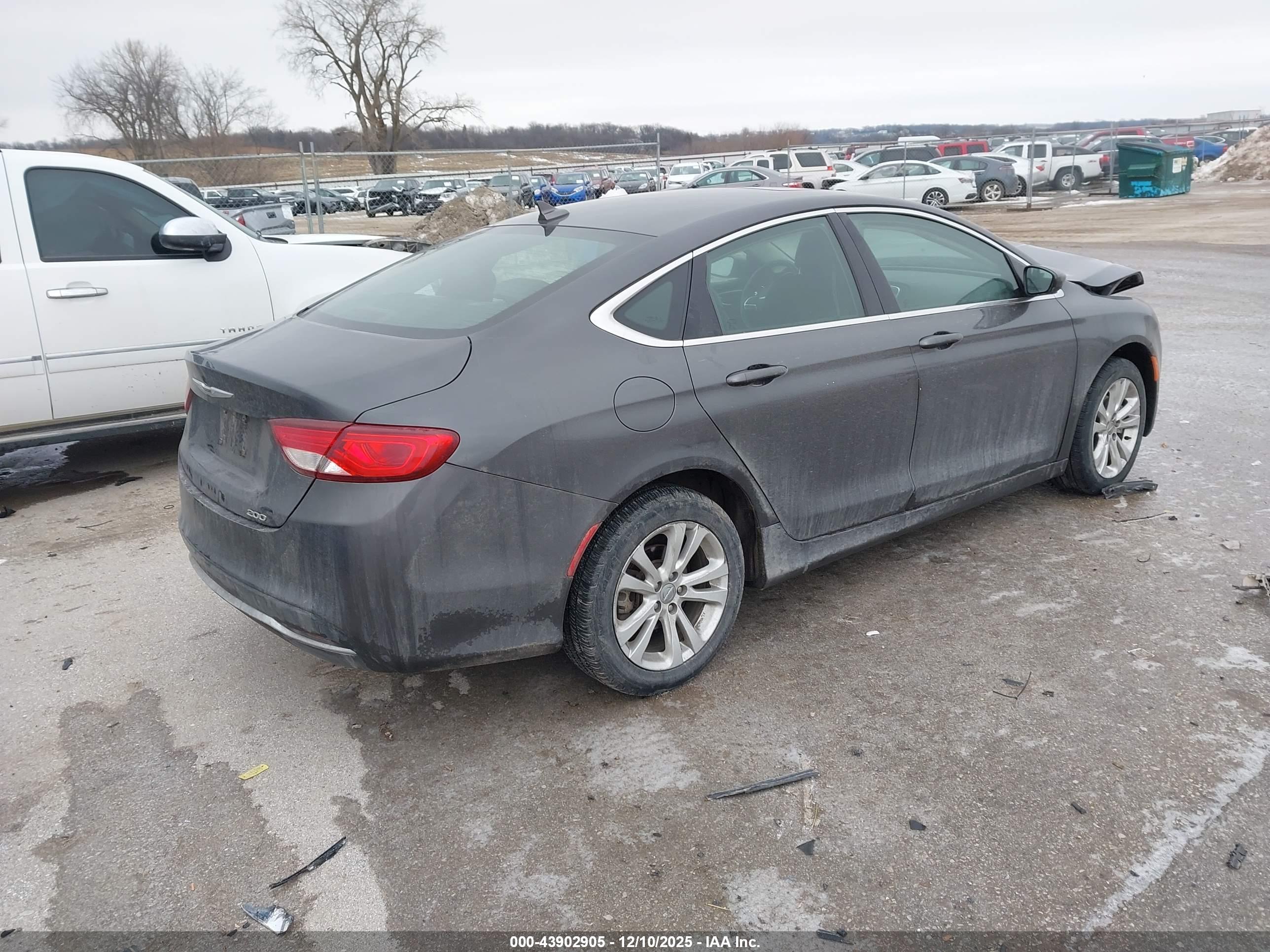 CHRYSLER 200 image 4