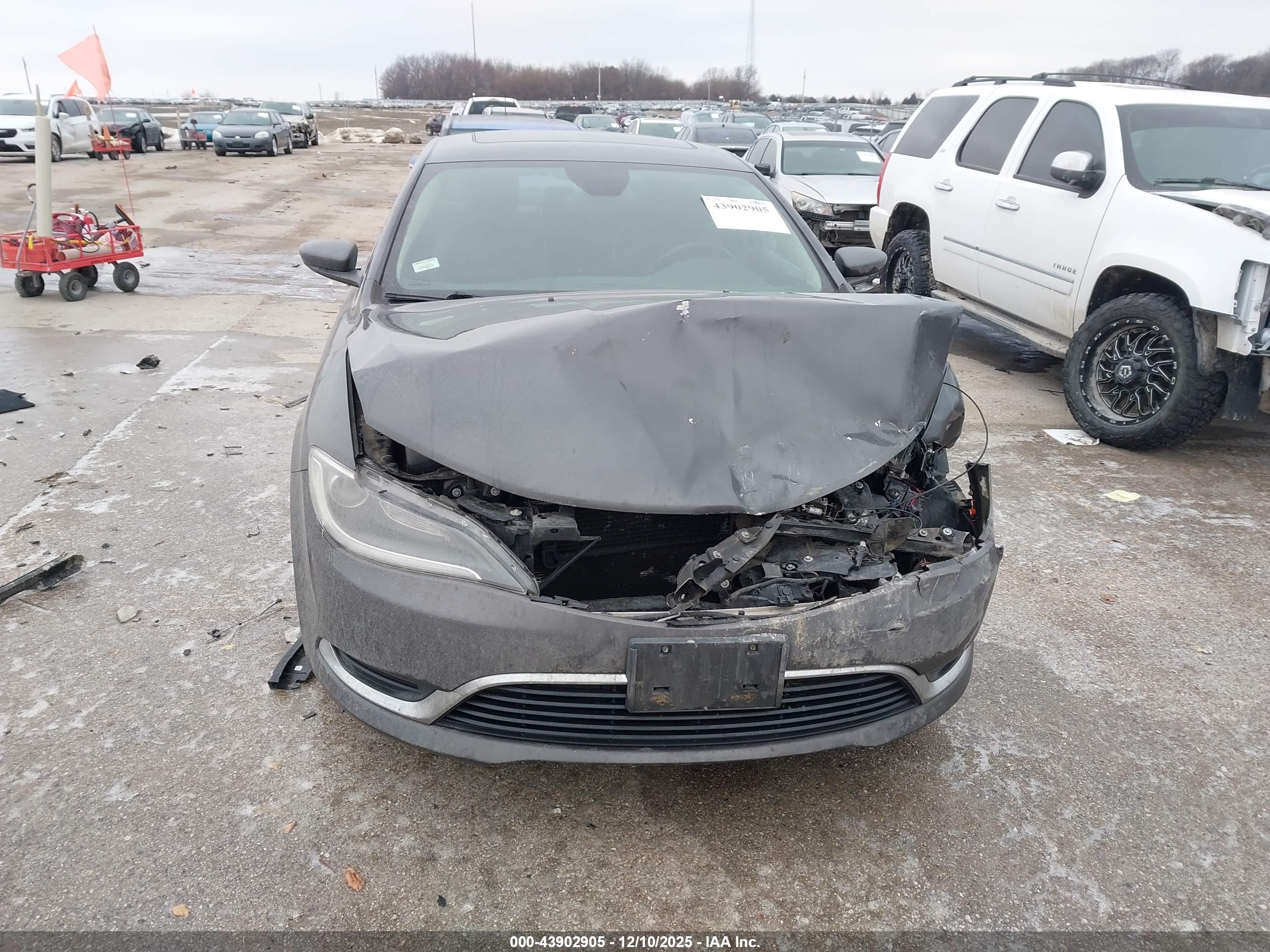CHRYSLER 200 image 6