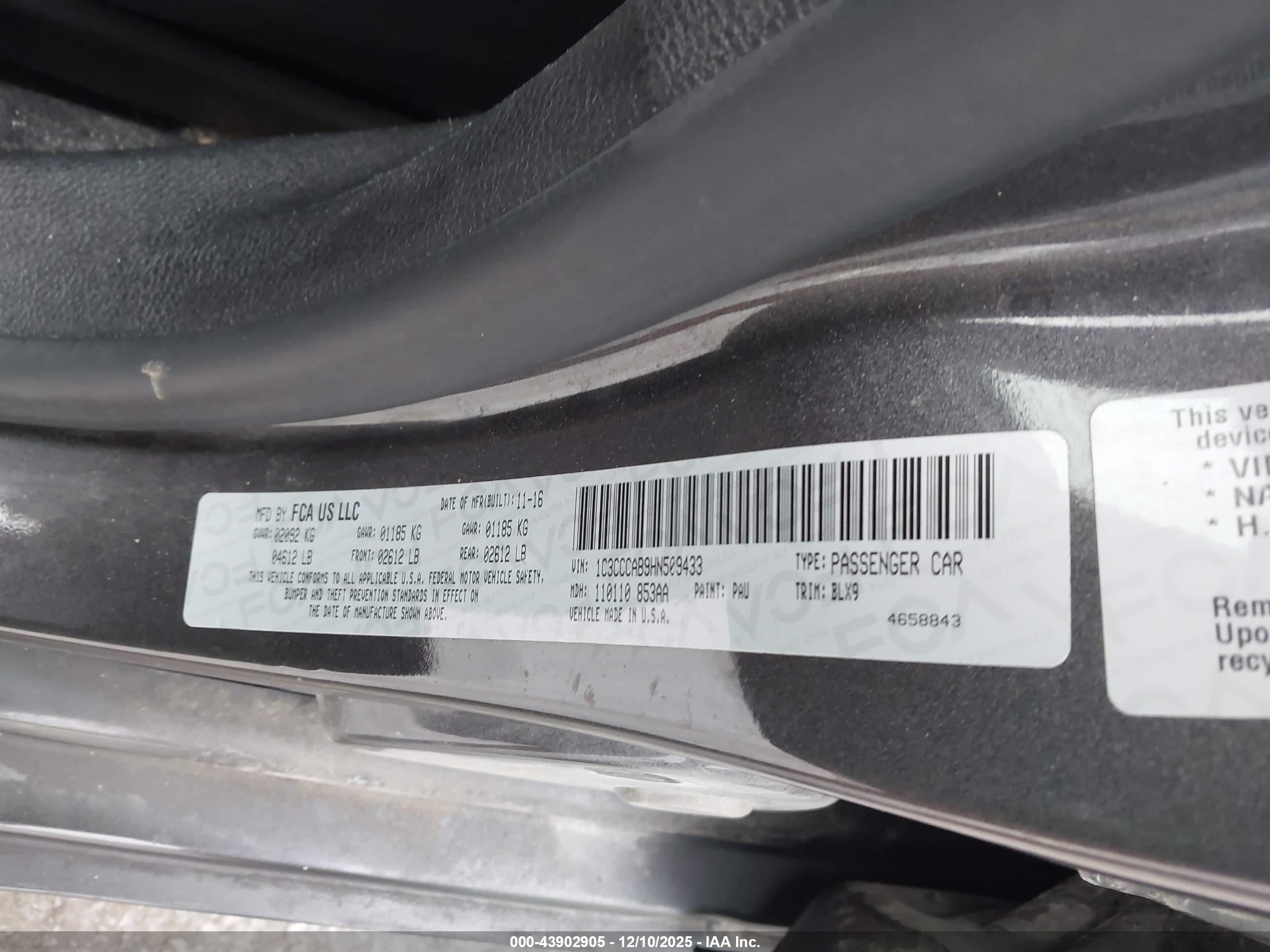 CHRYSLER 200 image 9