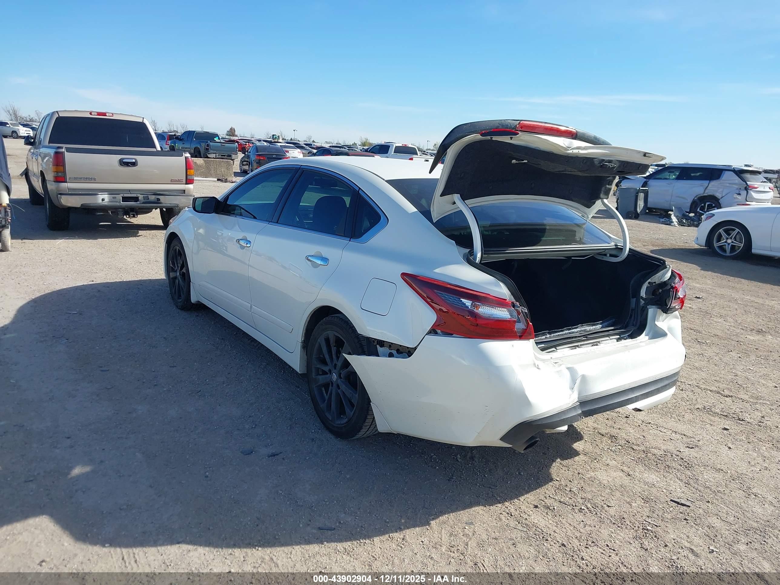 NISSAN ALTIMA image 3