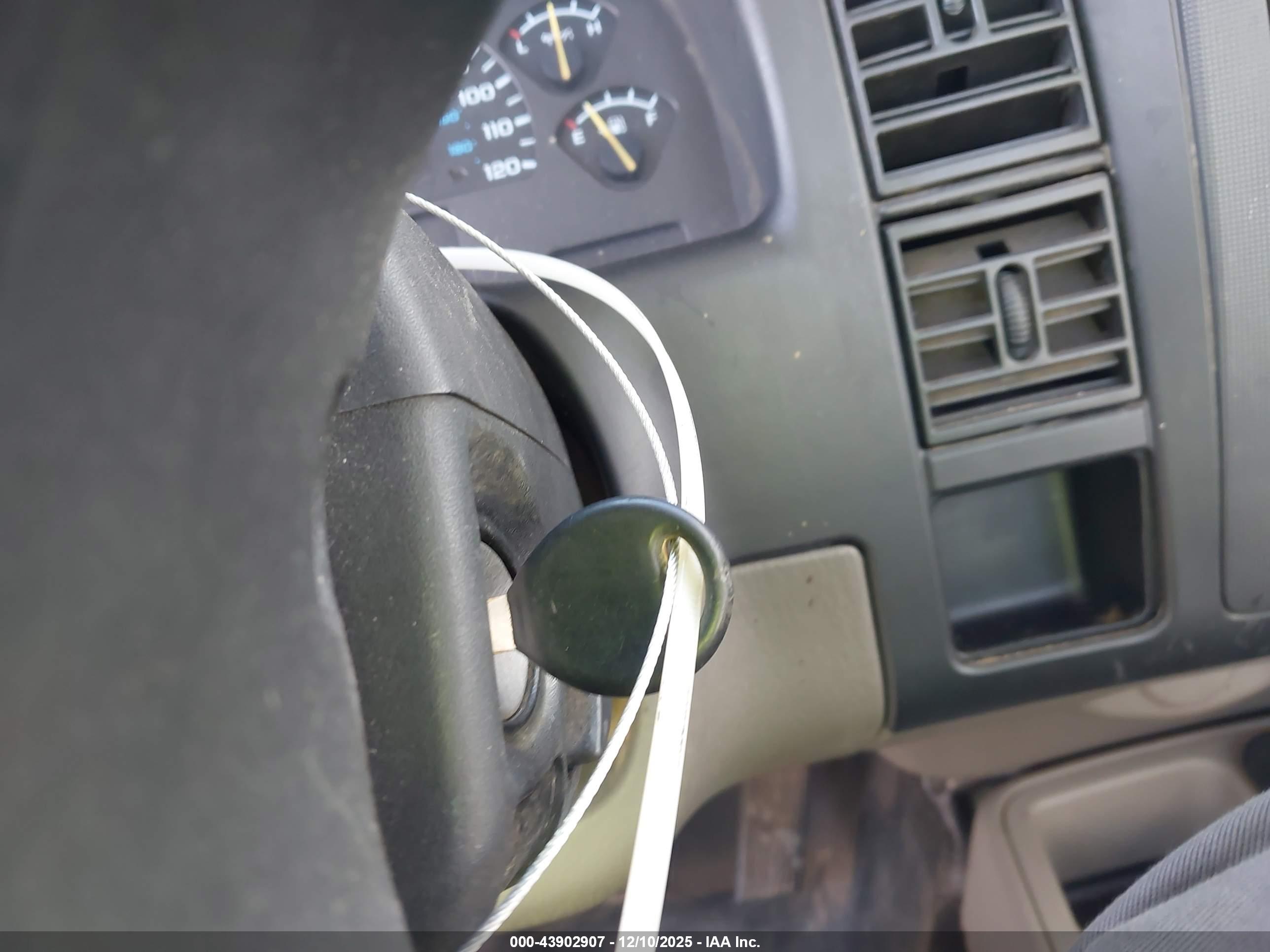 DODGE DAKOTA image 11