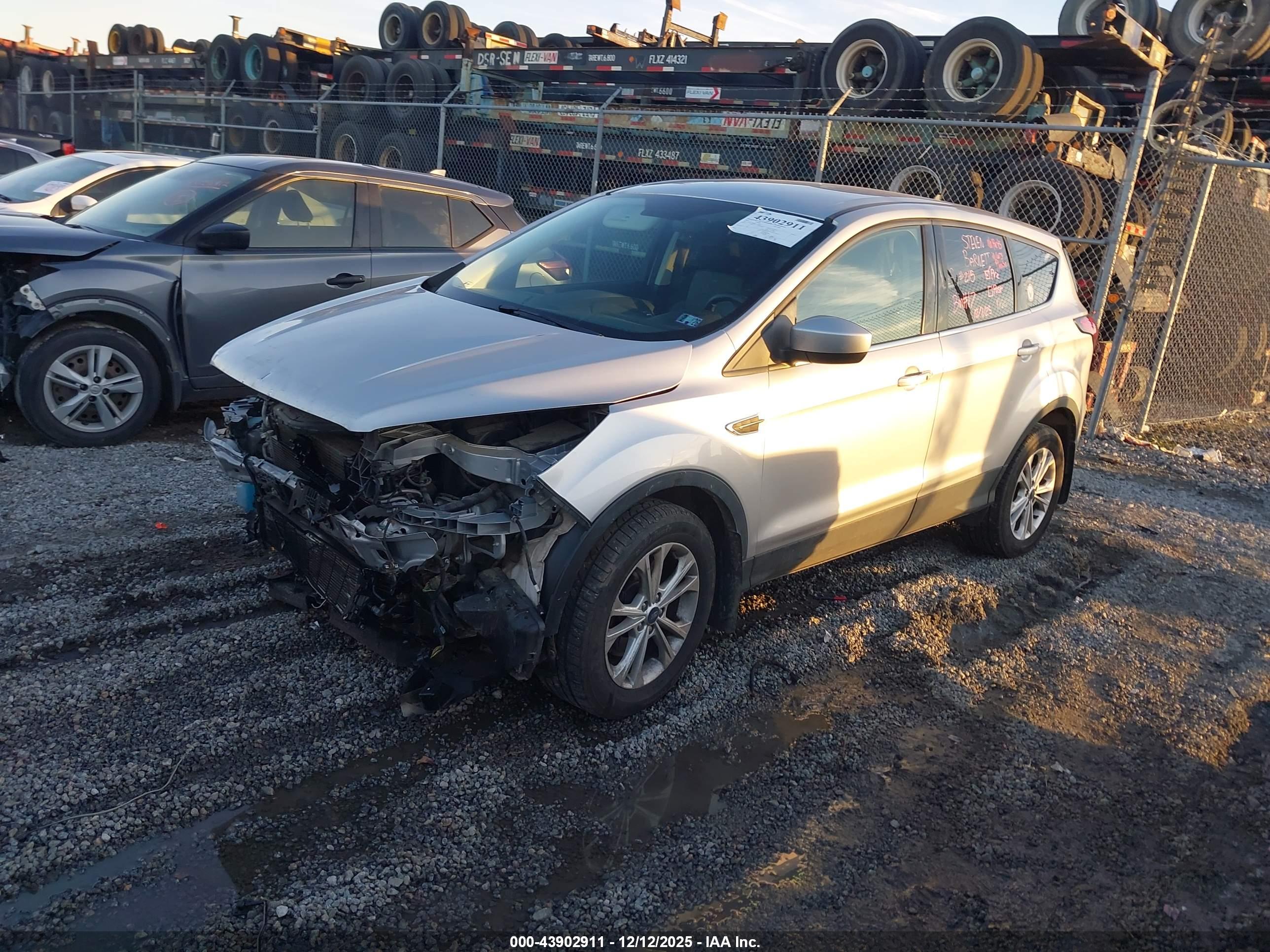 FORD ESCAPE image 2