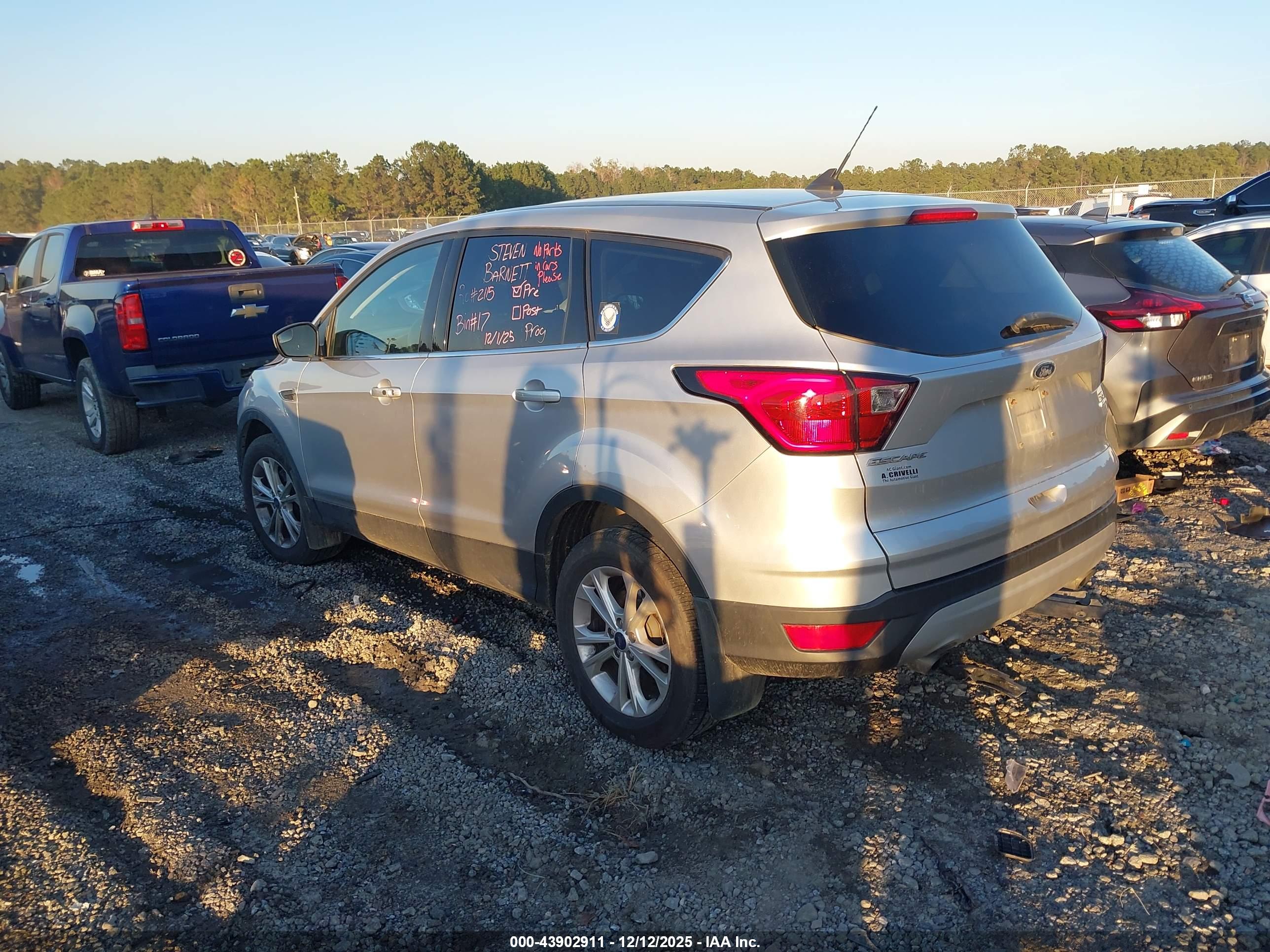 FORD ESCAPE image 3